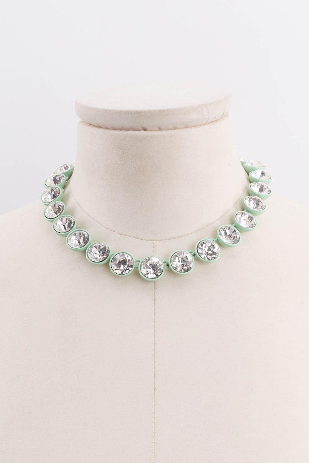 Balenciaga - Short necklace in enamelled metal made of rhinestones.

Additional information: 
Dimensions: Length: 36.5 cm (14.37 in) to 41 cm (16.14 in)
Condition: Very good condition
Seller Ref number: BC88