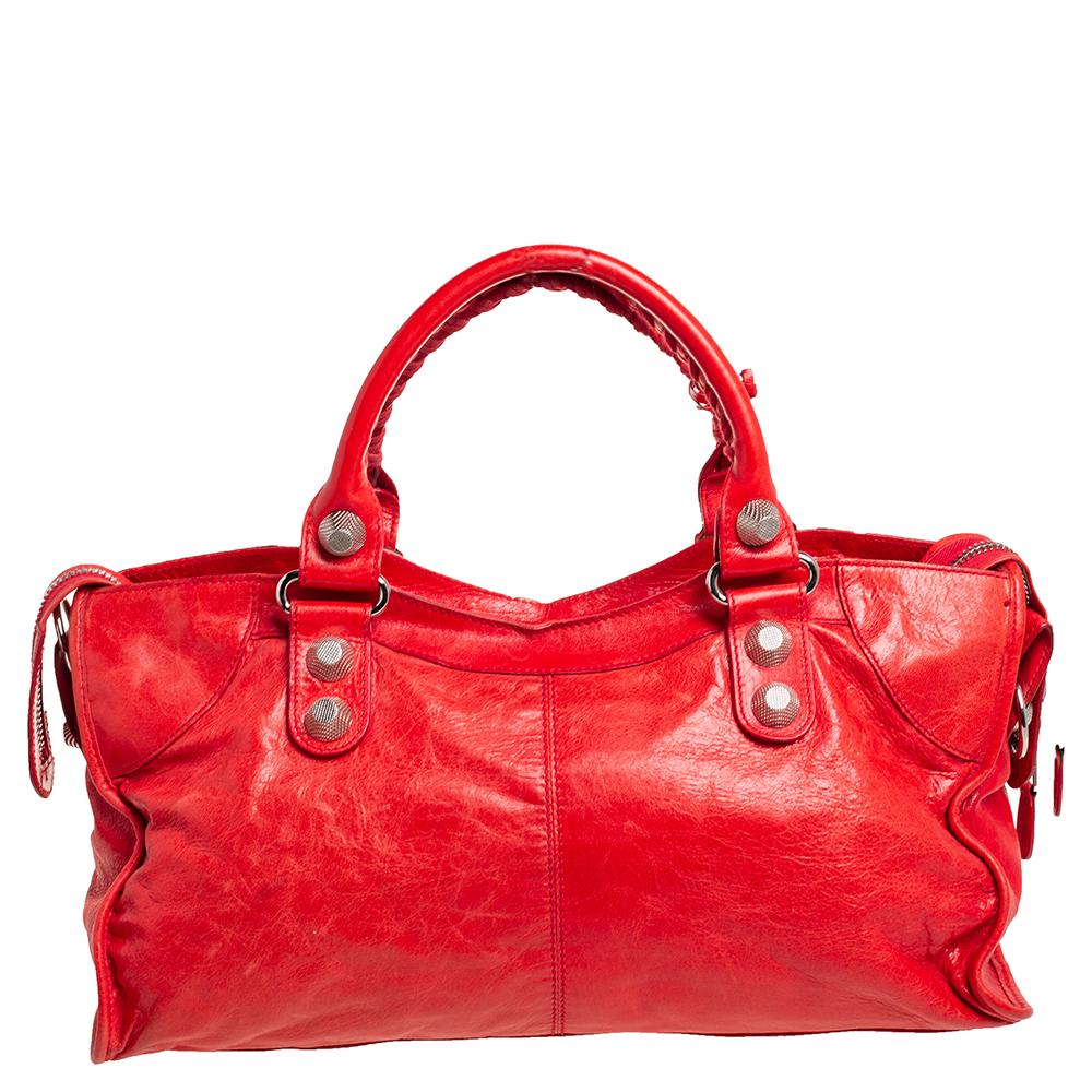 This Part-Time tote from Balenciaga is a bag loved by many. This rogue leather bag is unique in its silhouette and features an interplay of signature studs and buckles. Let your audience be dazzled when you make your own style statement with this