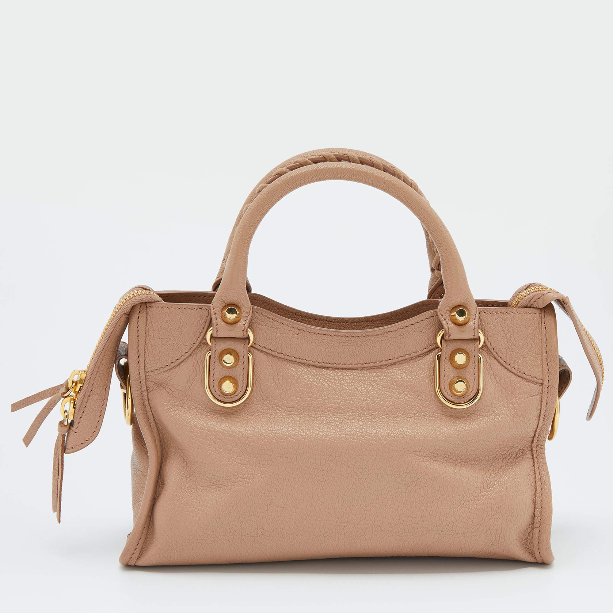 Balenciaga is known for their finely made products and the City bags are one of them. Effortless and stylish, this City leather bag will be your go-to for multiple occasions. It has the signature details of buckles, studs and the front zipper in