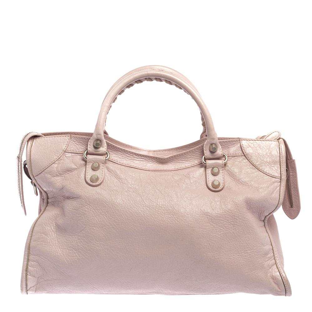 Get your hands on this beautiful leather bag to complete your work-week look. This dressy bag has an interior lined with fabric, two top handles, and a detachable shoulder strap. This Balenciaga bag is much sought after by the fashion-conscious.