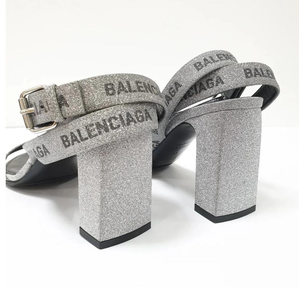 Balenciaga Runde Glitter Logo Sandalen Sz.38 (Grau) im Angebot