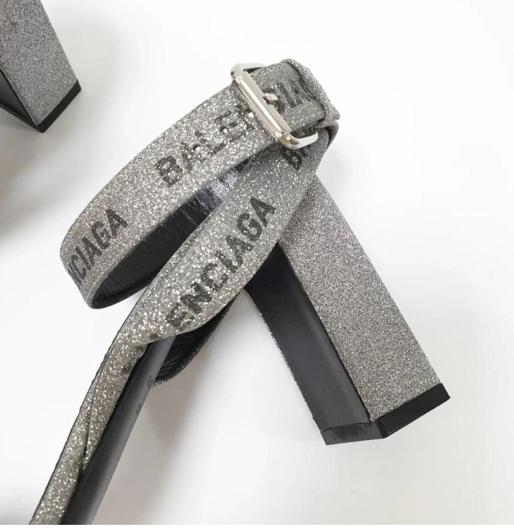 Balenciaga Runde Glitter Logo Sandalen Sz.38 Damen im Angebot