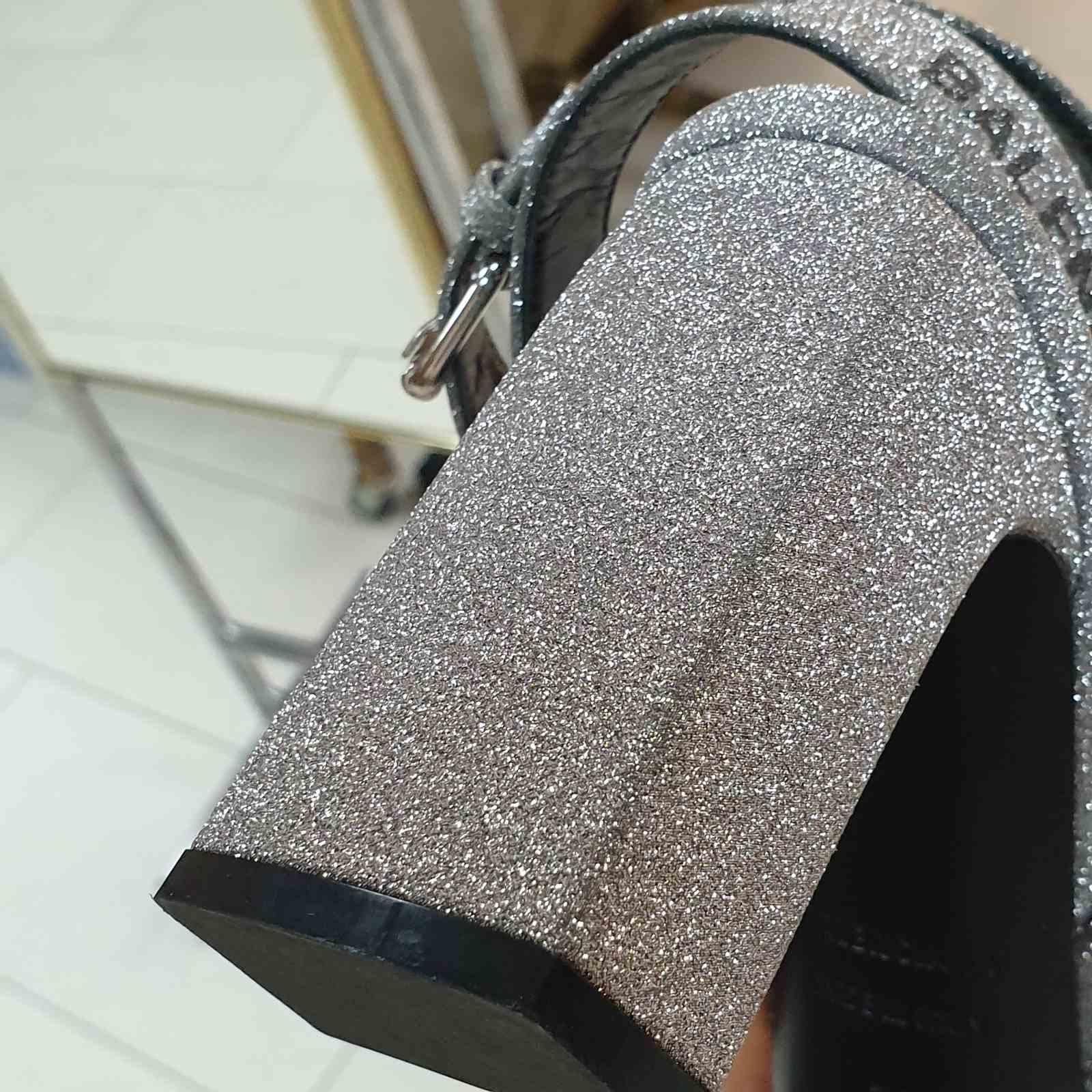 Balenciaga Runde Glitter Logo Sandalen Sz.38 im Angebot 2