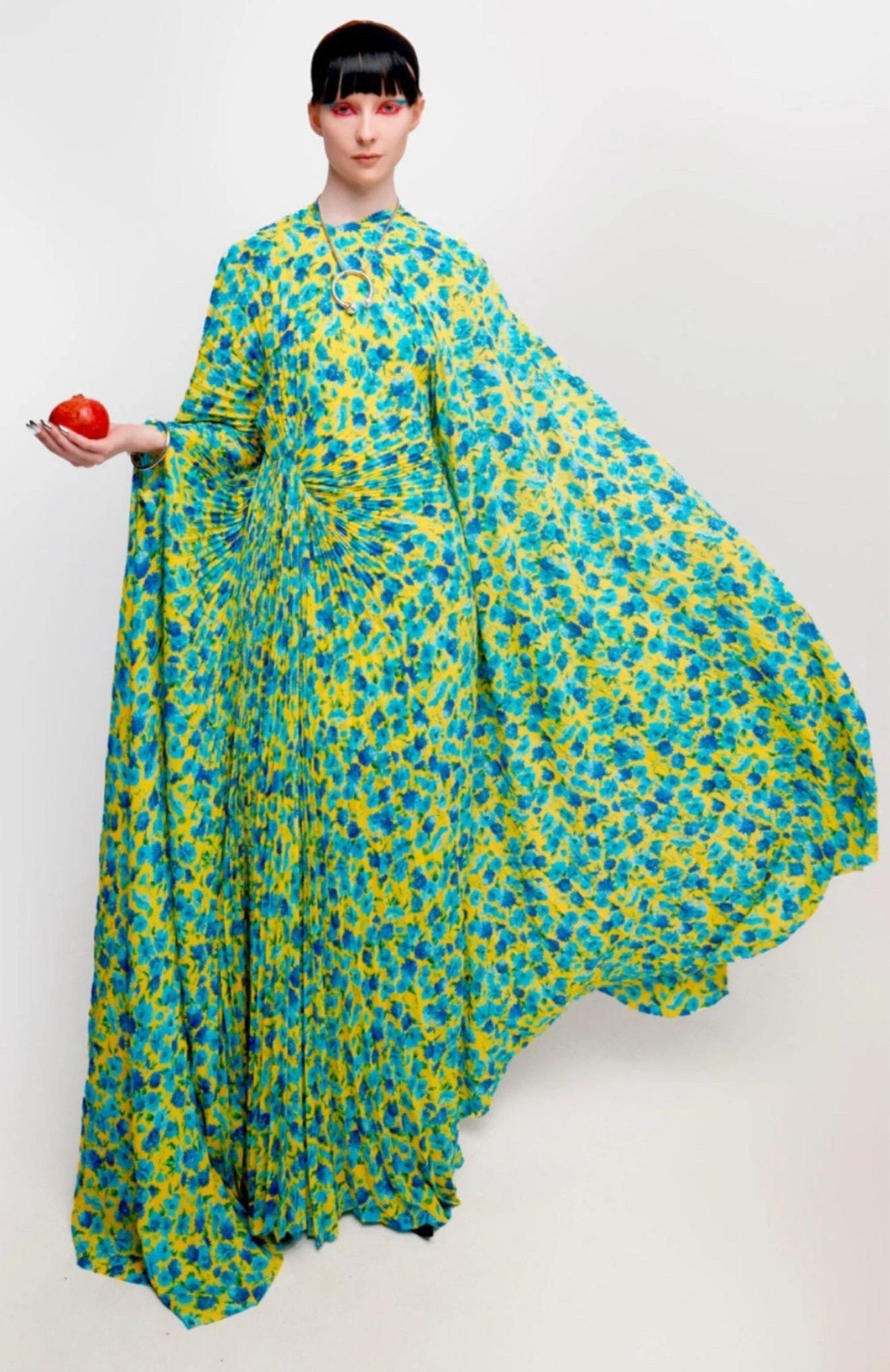 BALENCIAGA Laufsteg S/S 2024 Florales Plissé-Krepp-Kleid Damen im Angebot
