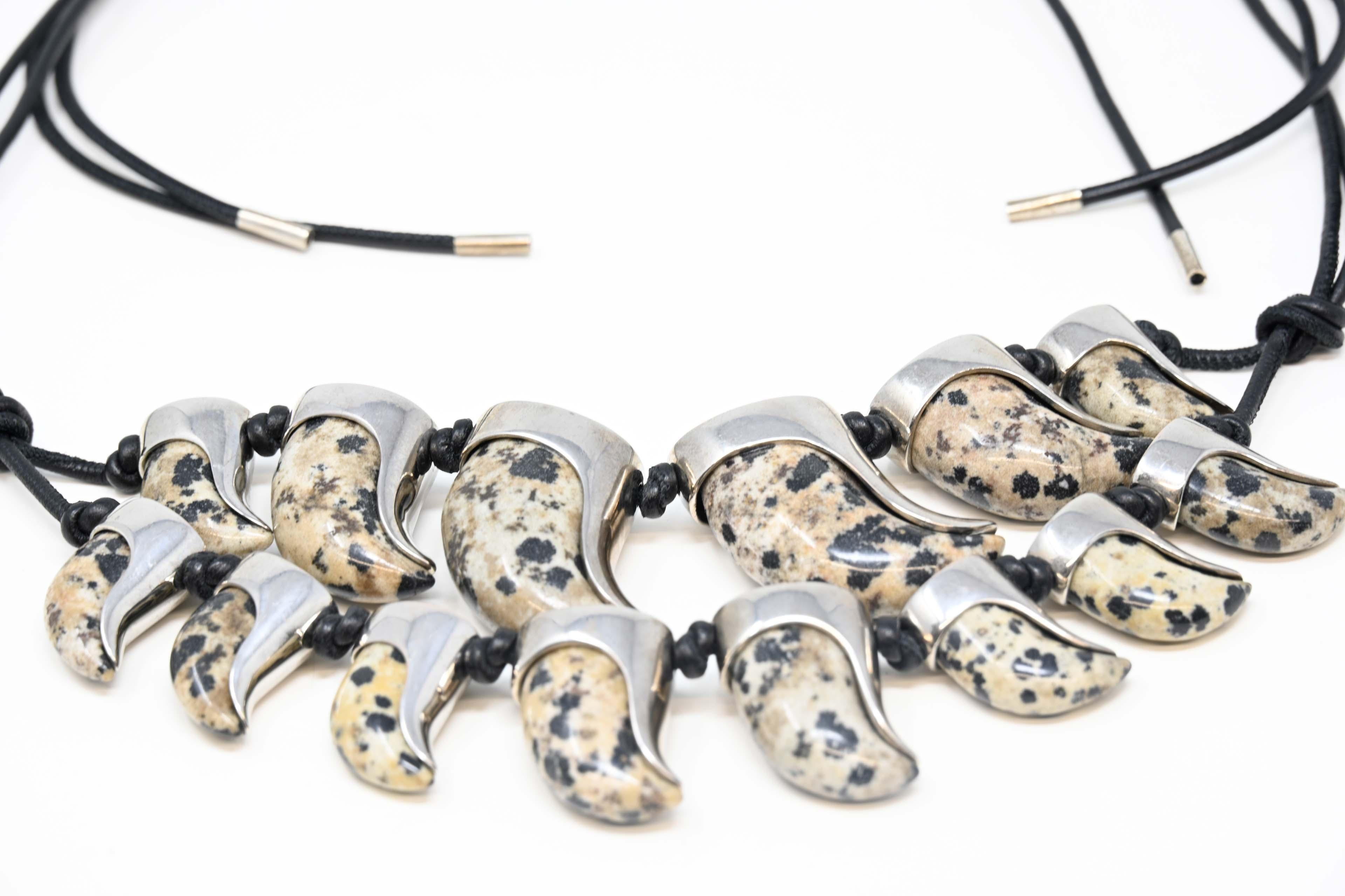 Balenciaga Hai-Halskette im Zustand „Gut“ im Angebot in Montreal, QC