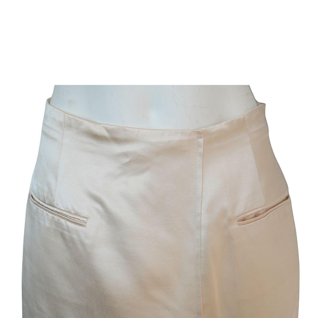 Gonna midi a matita in seta color crema di Balenciaga
100% seta
Vita 28 
Fianchi 39