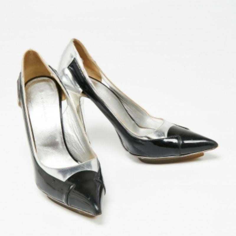 These pumps from the House of Balenciaga are here to grant your feet the ultimate stylish experience. They are crafted from silver-black patent leather and leather on the exterior. They flaunt pointed-toes, a slip-on feature, and slim heels. Add
