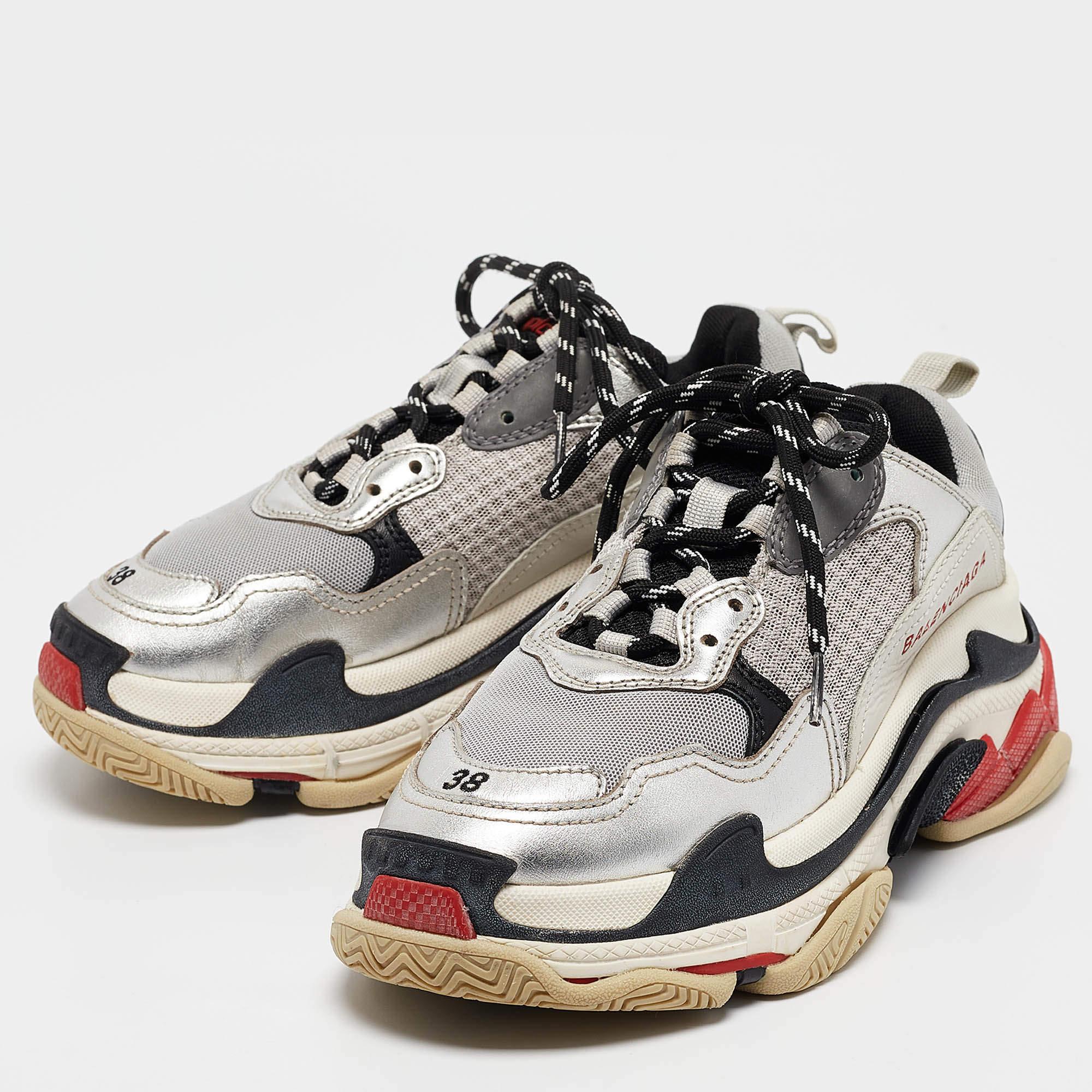 Add a statement appeal to your outfit with these sneakers. Made from premium materials  they feature lace up vamps and relaxing footbeds. The durable sole of this pair aims to provide you with everyday ease.