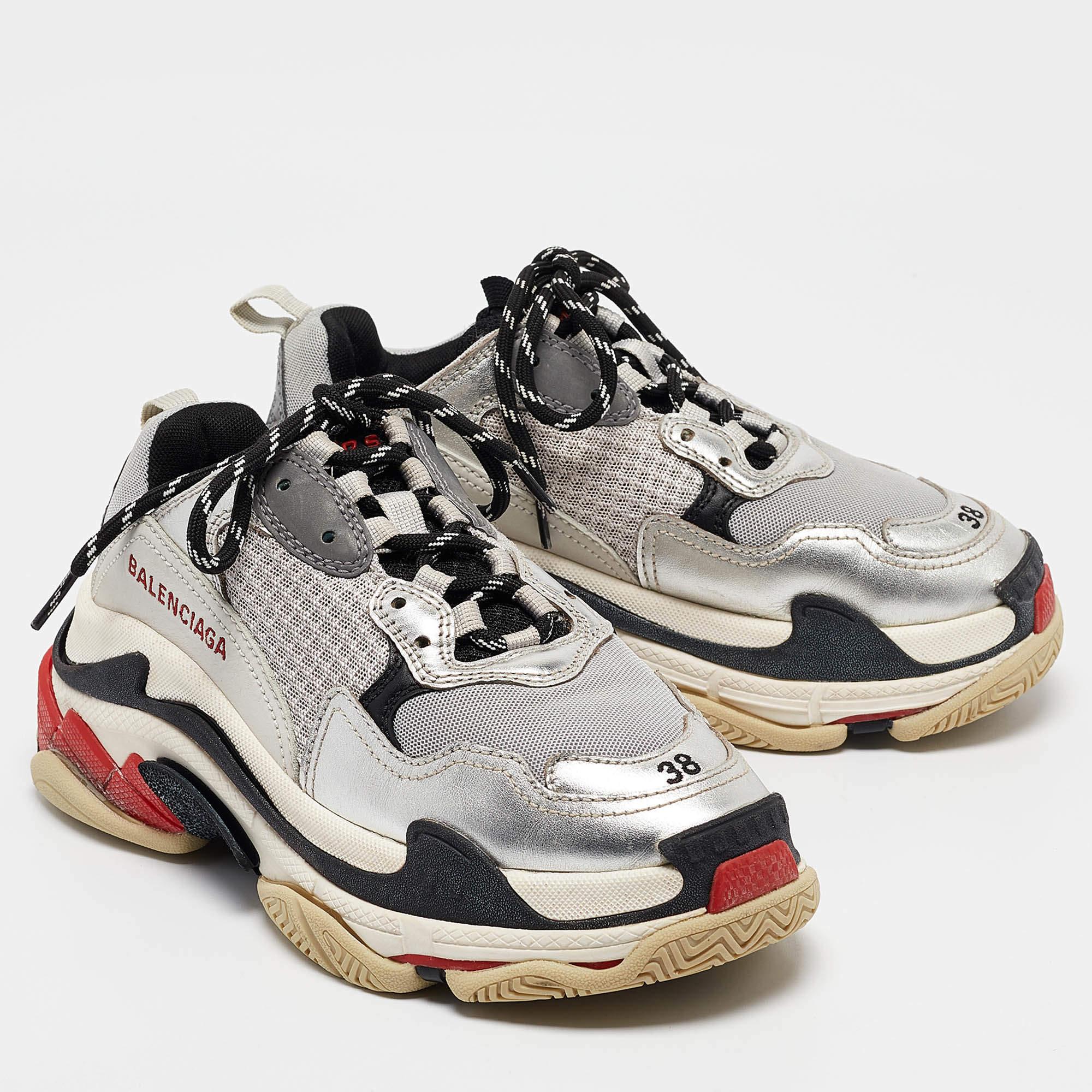 Balenciaga Silver Faux Leather and Mesh Triple S Sneakers Size 38 In Good Condition For Sale In Dubai, Al Qouz 2