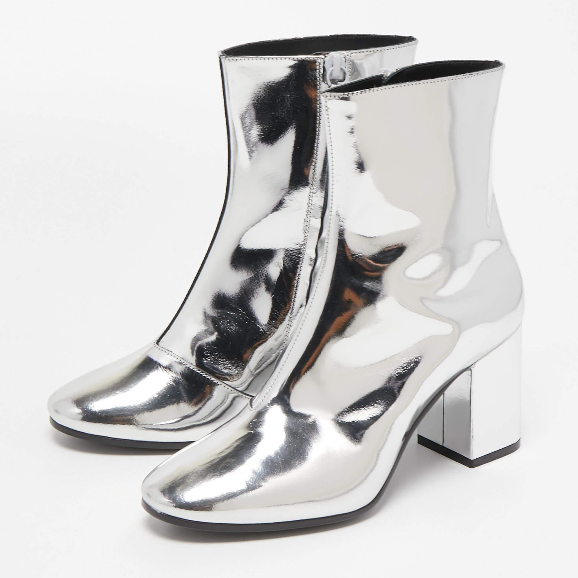 Balenciaga Silver Foil Leather Block Heel Ankle Boots Size 36 In New Condition In Dubai, Al Qouz 2
