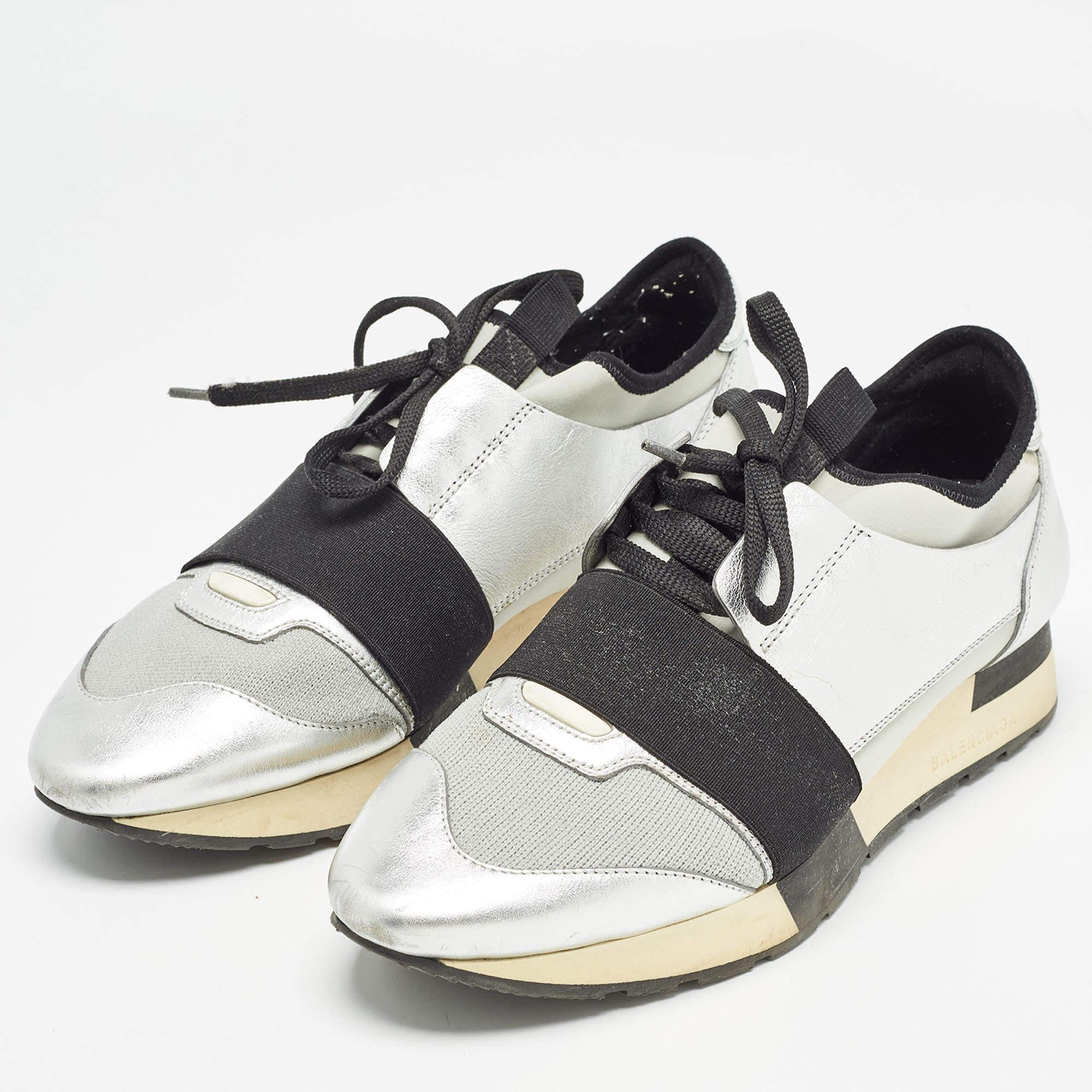 Cette paire confortable est votre premier choix lorsque vous partez pour une longue journée. Ces chaussures Balenciaga sont dotées d'une empeigne bien cousue et d'une semelle résistante.