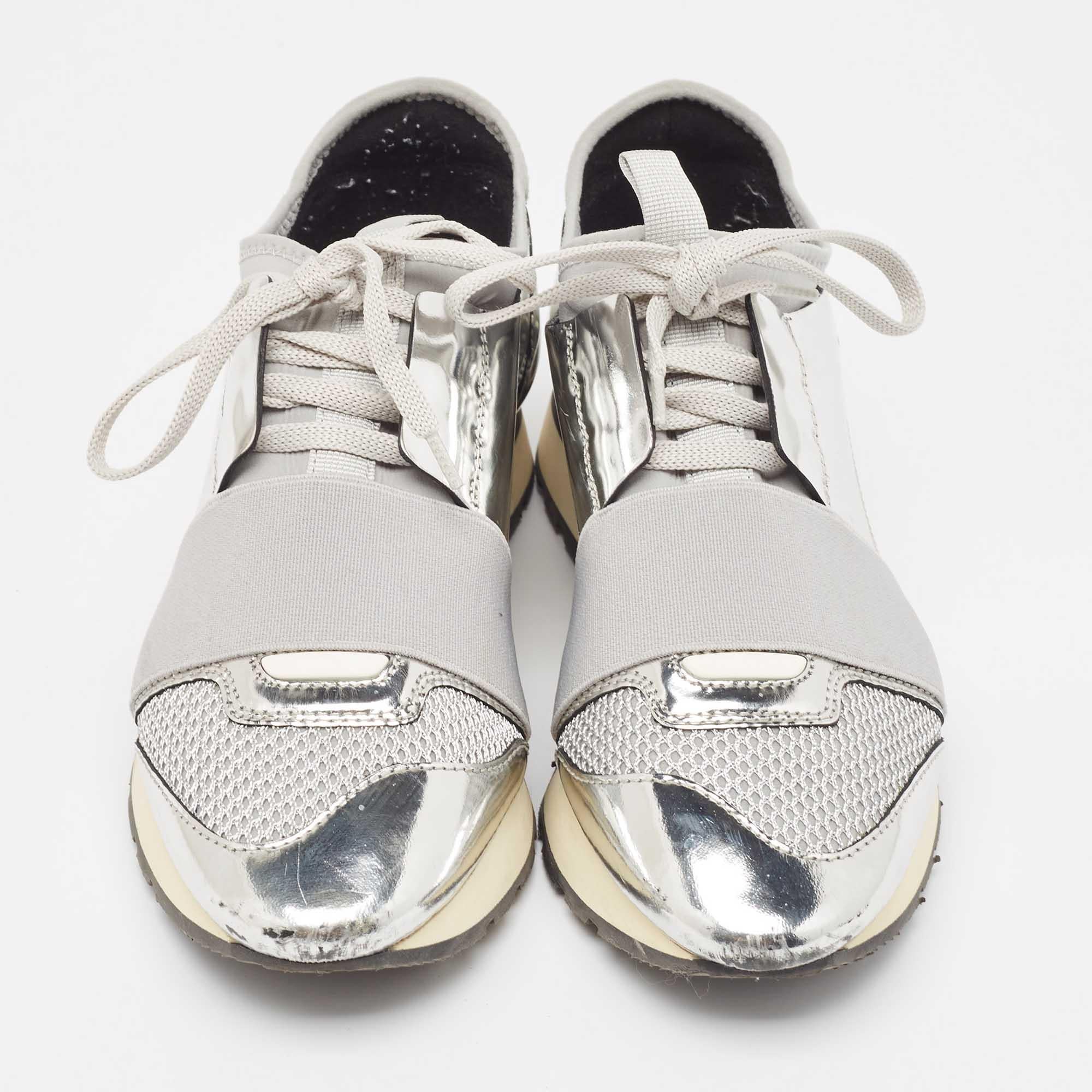 Argento Balenciaga Sneakers Race Runner in pelle e mesh argento taglia 36 in vendita