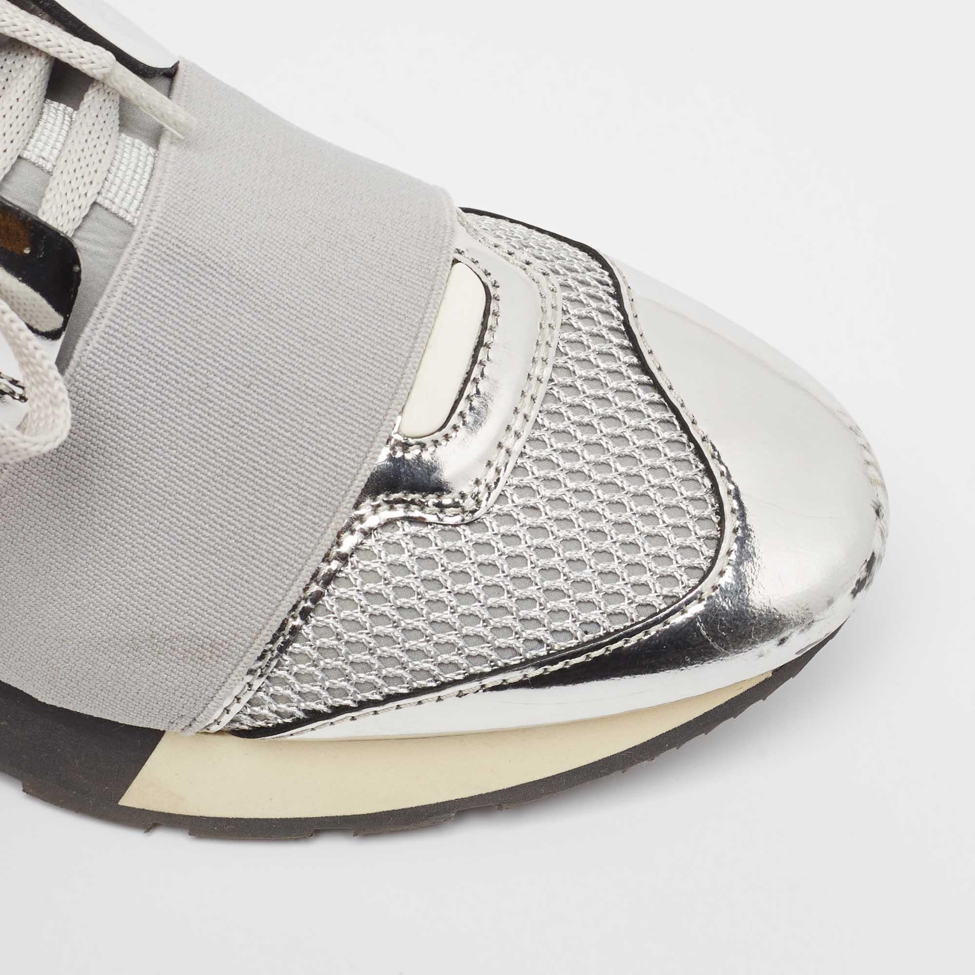 Balenciaga Sneakers Race Runner in pelle e mesh argento taglia 36 in vendita 2