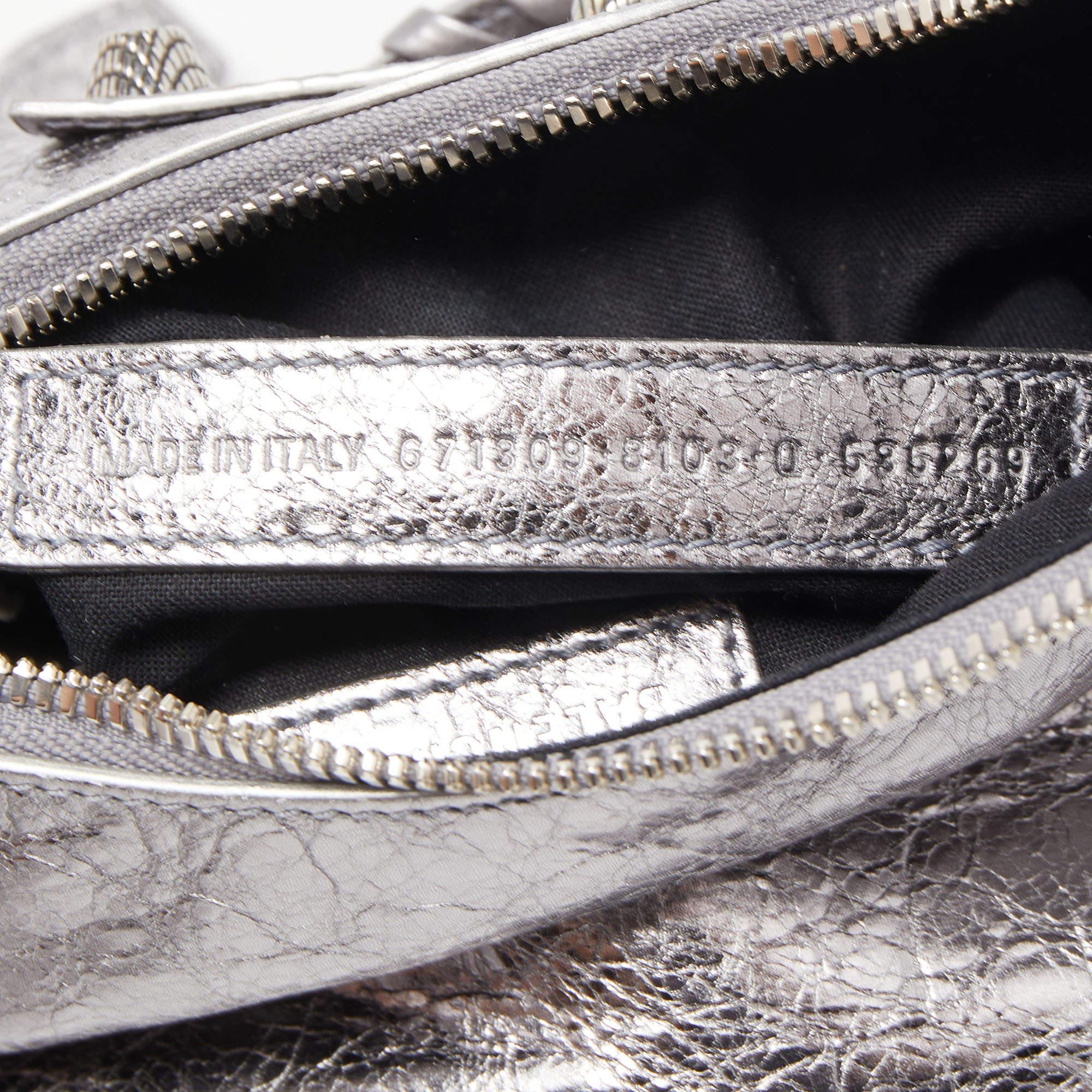 Balenciaga Silver Leather XS Le Cagole Shoulder Bag In Good Condition In Dubai, Al Qouz 2