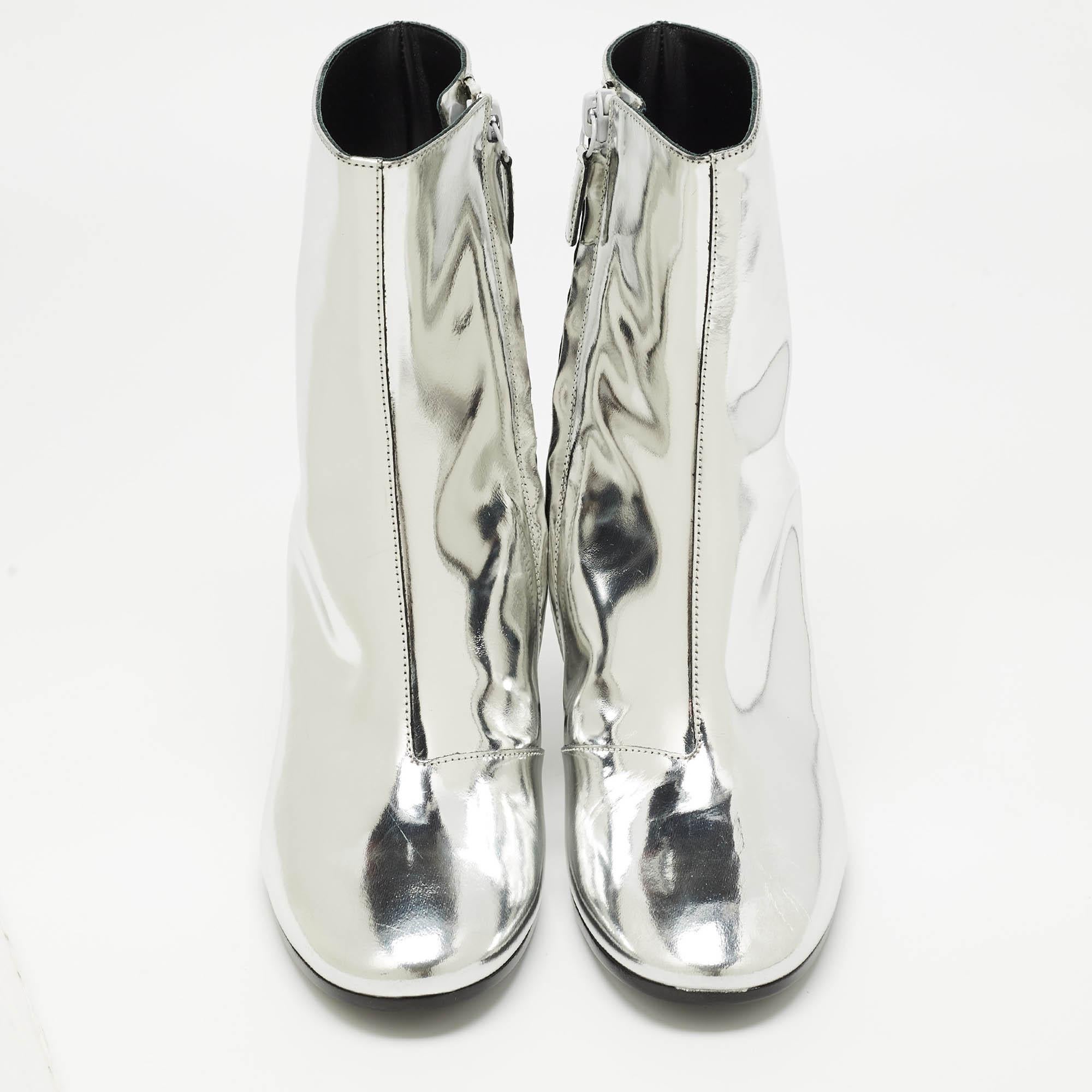 Boots are an essential part of your wardrobe, and these boots, crafted from top-quality materials, are a fine choice. Offering the best of comfort and style, this sturdy-soled pair would be great with a dress for a casual day out!

Includes
Original