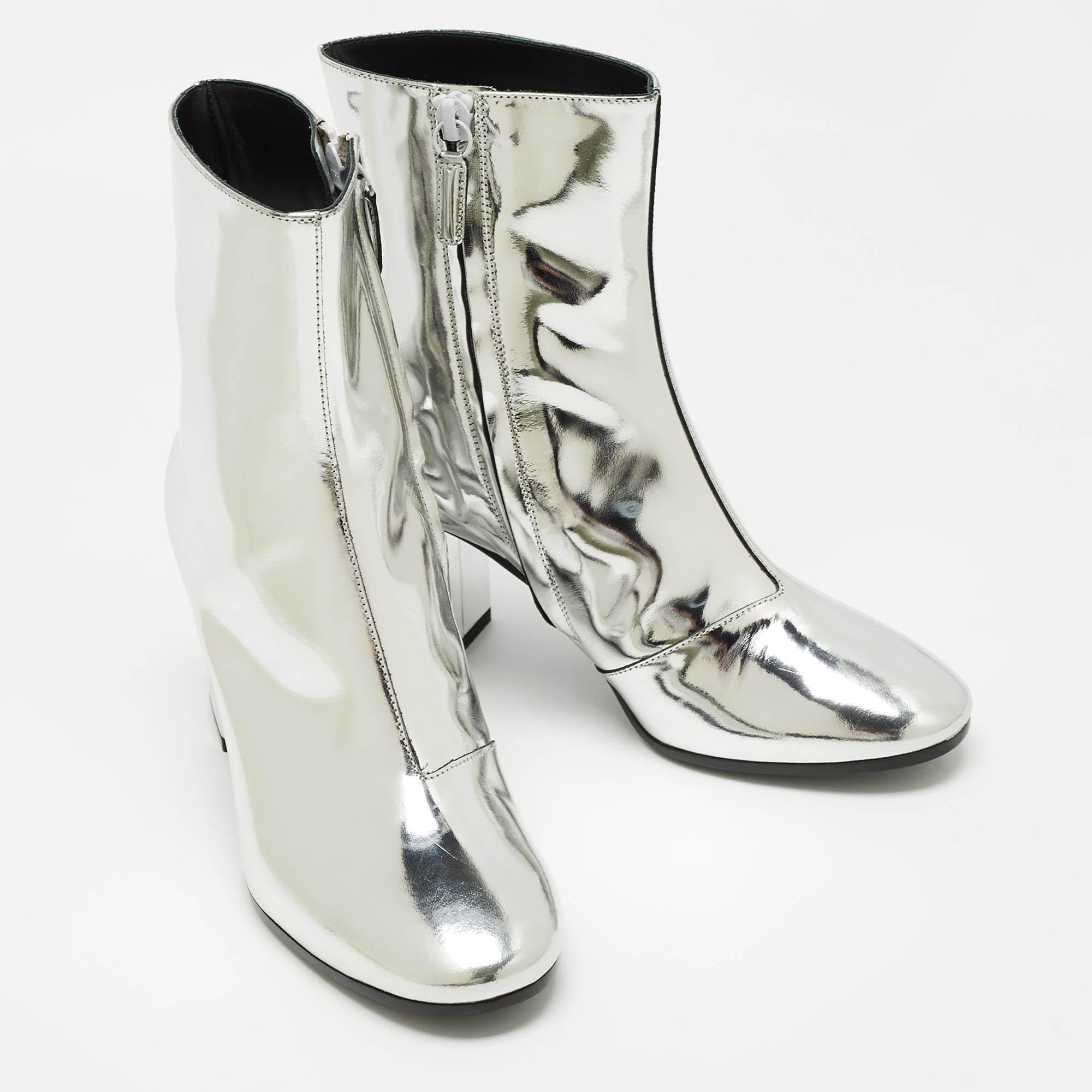 Balenciaga Silver Patent Leather Zip Ankle Boots Size 36 In New Condition For Sale In Dubai, Al Qouz 2