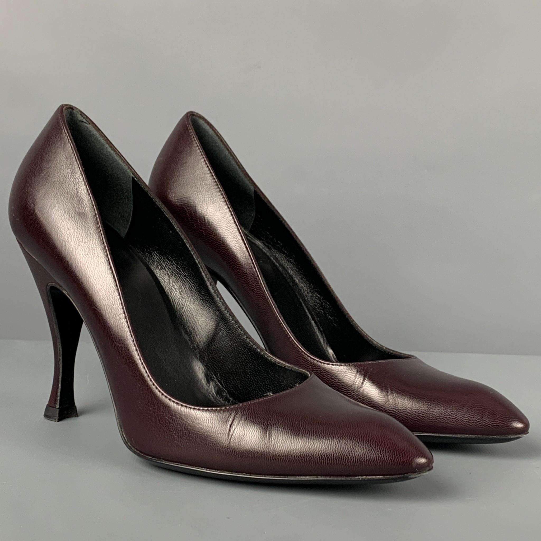 BALENCIAGA pumps comes in a dark burgundy leather featuring a classic style, pointed toe, and a stiletto heel. Comes with box. Made in Italy. 

Very Good Pre-Owned Condition.
Marked: 36
Original Retail Price: $950.0

Measurements:

Heel: 3.75 in. 