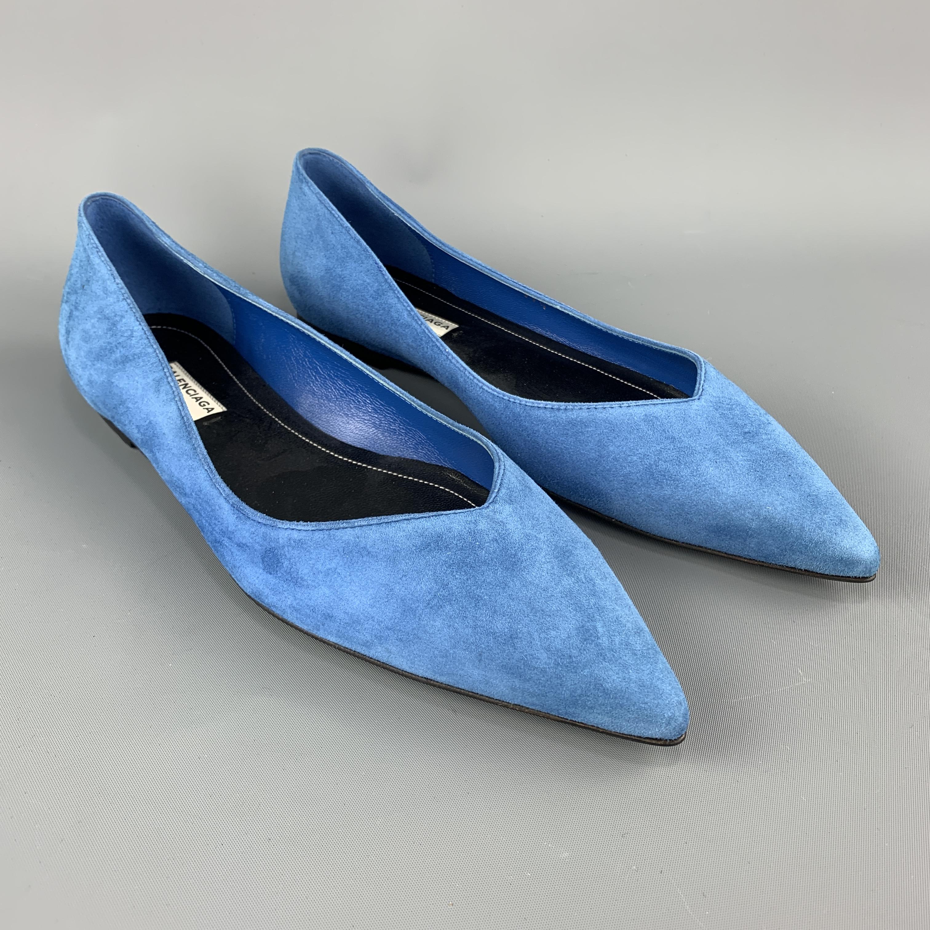 BALENCIAGA flats come in blue suede with a pointed toe. Made in Italy.

Brand New.
Marked: IT 37.5

Outsole: 10.5 x 3.25 in.