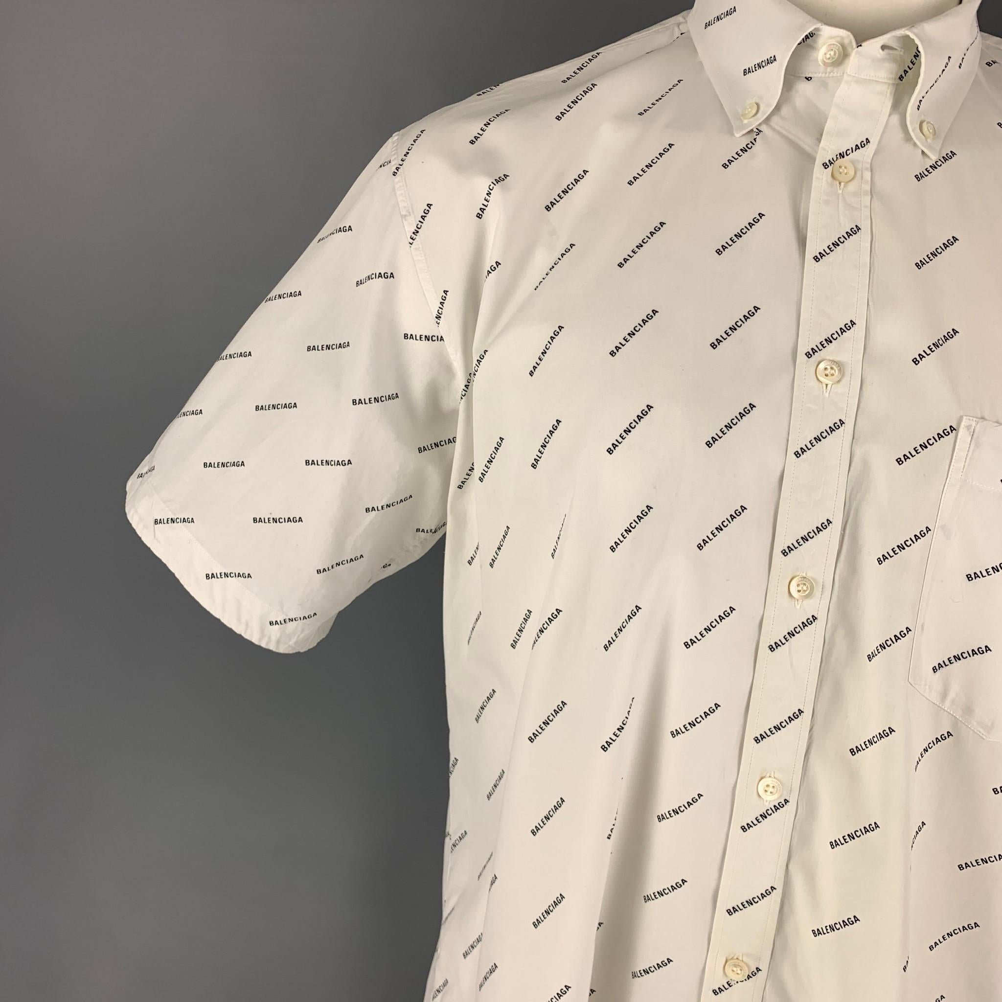 BALENCIAGA short sleeve shirt comes in a white & black logo cotton featuring a buttoned down collar, patch pocket, and a button up closure. Made in Italy.

Very Good Pre-Owned Condition.
Marked: 39

Measurements:

Shoulder: 20 in.
Chest: 46
