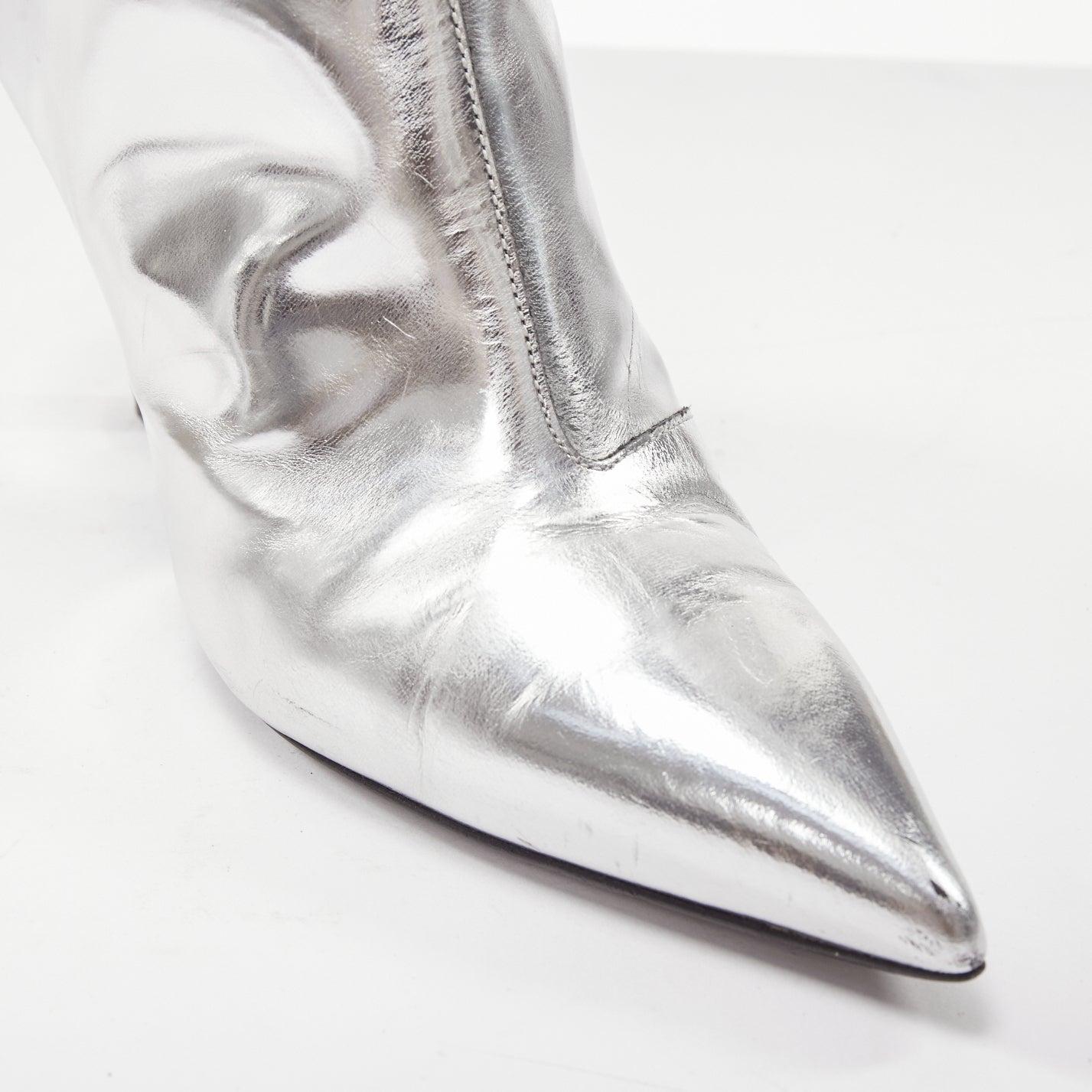 BALENCIAGA Slash 80 botines de tacón puntiagudo de charol plateado espejado EU36 en venta 2