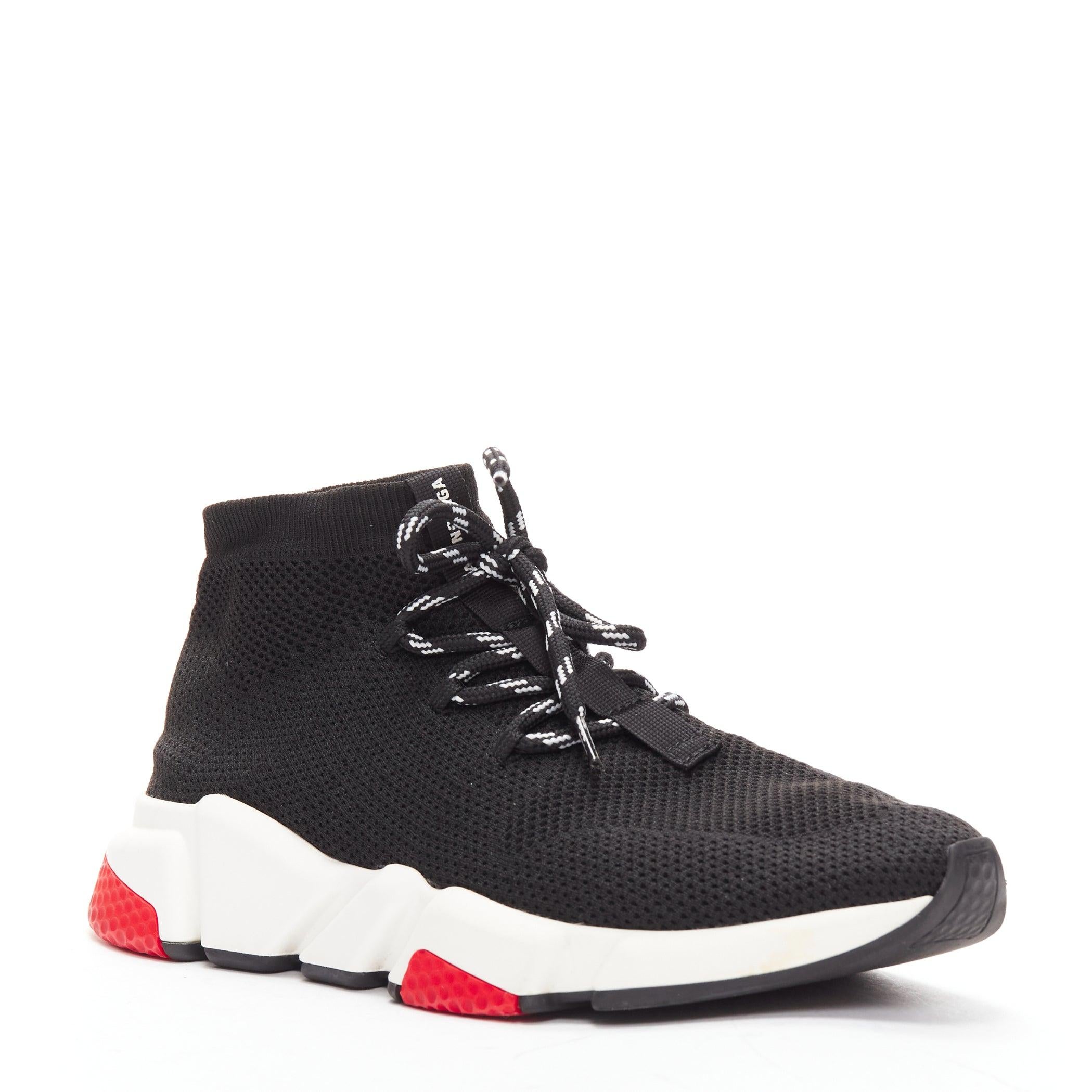 BALENCIAGA Speed black white red logo laced sock sneakers EU40
Reference: CELE/A00011
Brand: Balenciaga
Model: Speed
Material: Fabric
Color: Black, White
Pattern: Solid
Closure: Lace Up
Lining: Black Fabric
Extra Details: Logo tape at front