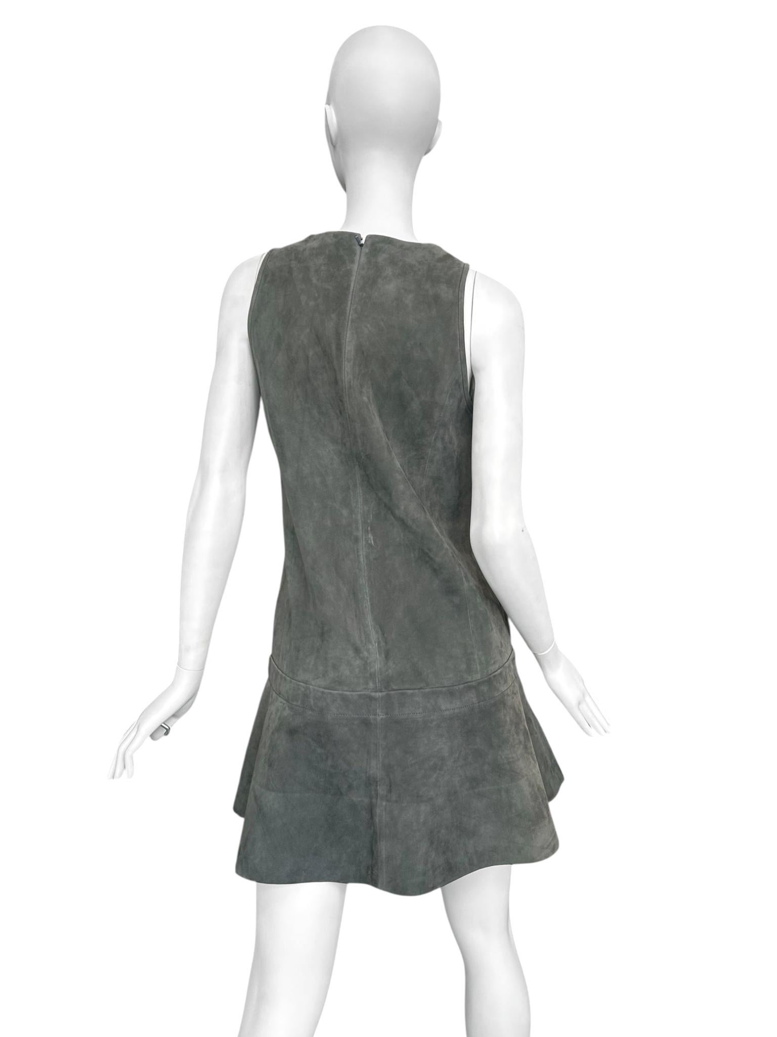 BRAND : BALENCIAGA

DESIGNER : NICOLAS GHESQUIÈRE

YEAR/DECADE : SPRING/SUMMER 2013

SIZE : M FITS M

MADE IN : TURKEY

COMPOSITION : 100% LAMB LEATHER

CONDITION : VERY GOOD

NOTE : SEEN ON KATE MOSS IN APRIL 2013

Mannequin is a size S.