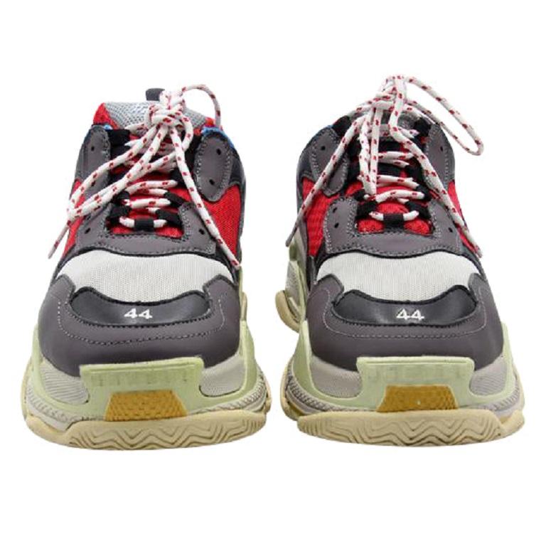 Balenciaga Tess S. Gomma Trek Chunk Hiking Dad Chunky 44 Sneakers 11 US

Balenciaga has unveiled its new chunky Track sneaker. Similar to the Triple-S, Track has a hiking-inspired look, complemented by a mixed-material upper, multi-panelled design,