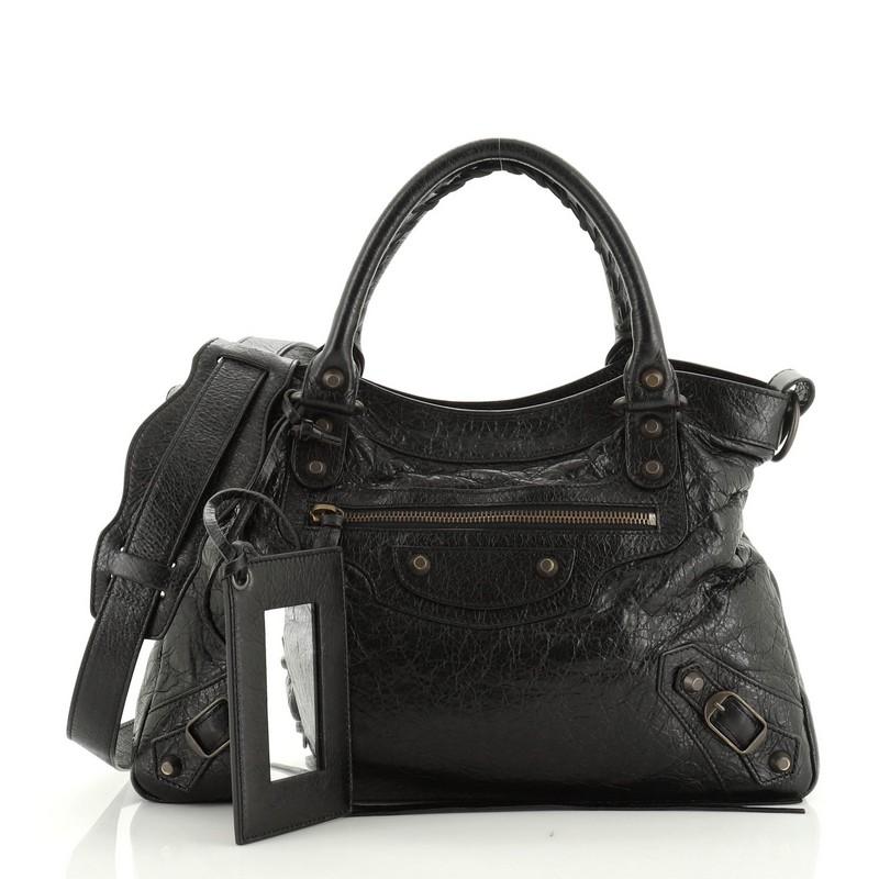 Balenciaga Town Classic Studs Bag Leather 

Condition: Excellent. Light wear on base corners and handles, scratches on hardware.
Accessories: Mirror, With Strap
Measurements: Handle Drop 5.5