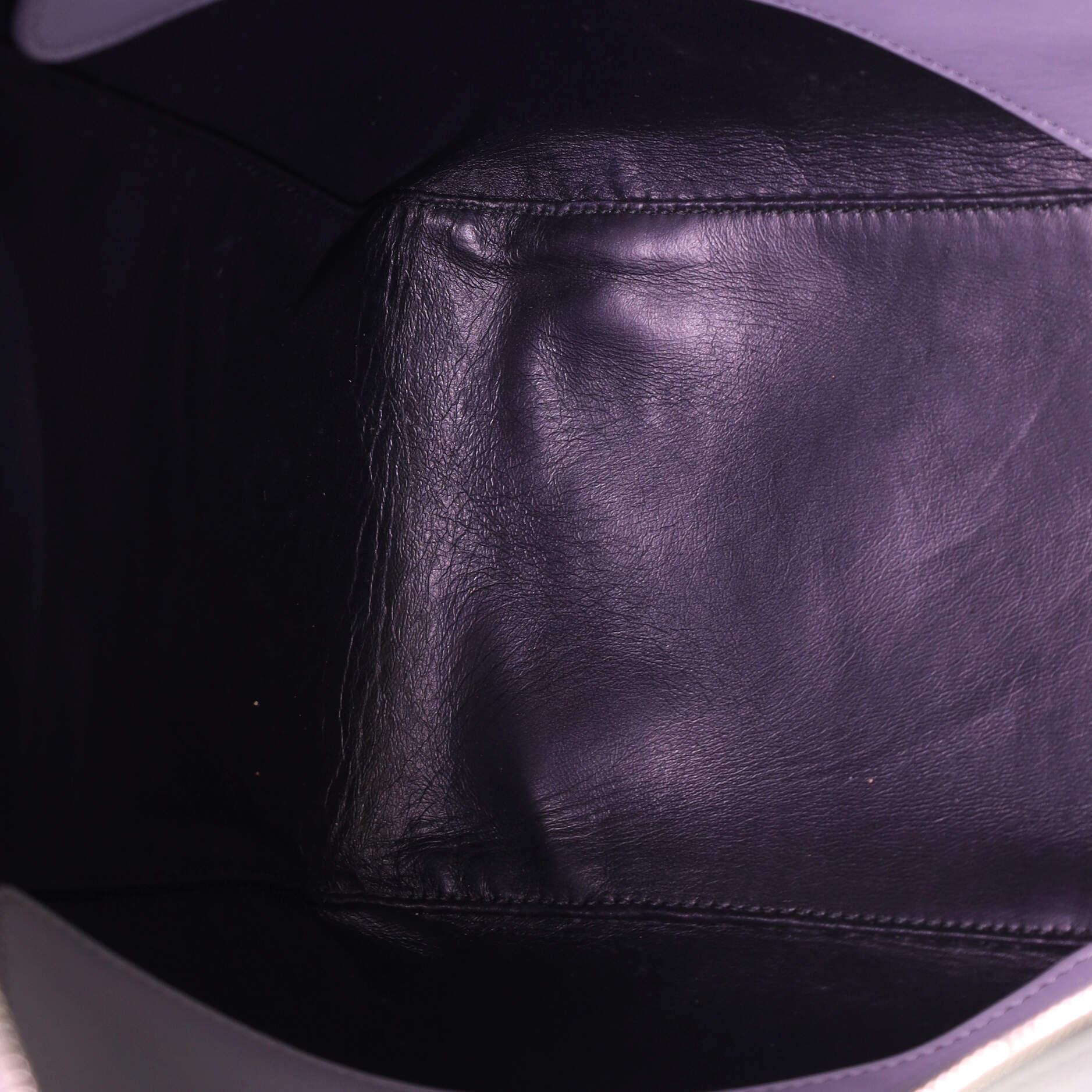 Balenciaga Triangle Duffle Bag Leather Medium 1