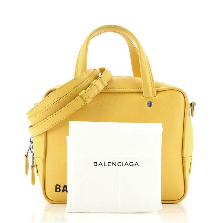 balenciaga triangle square xs