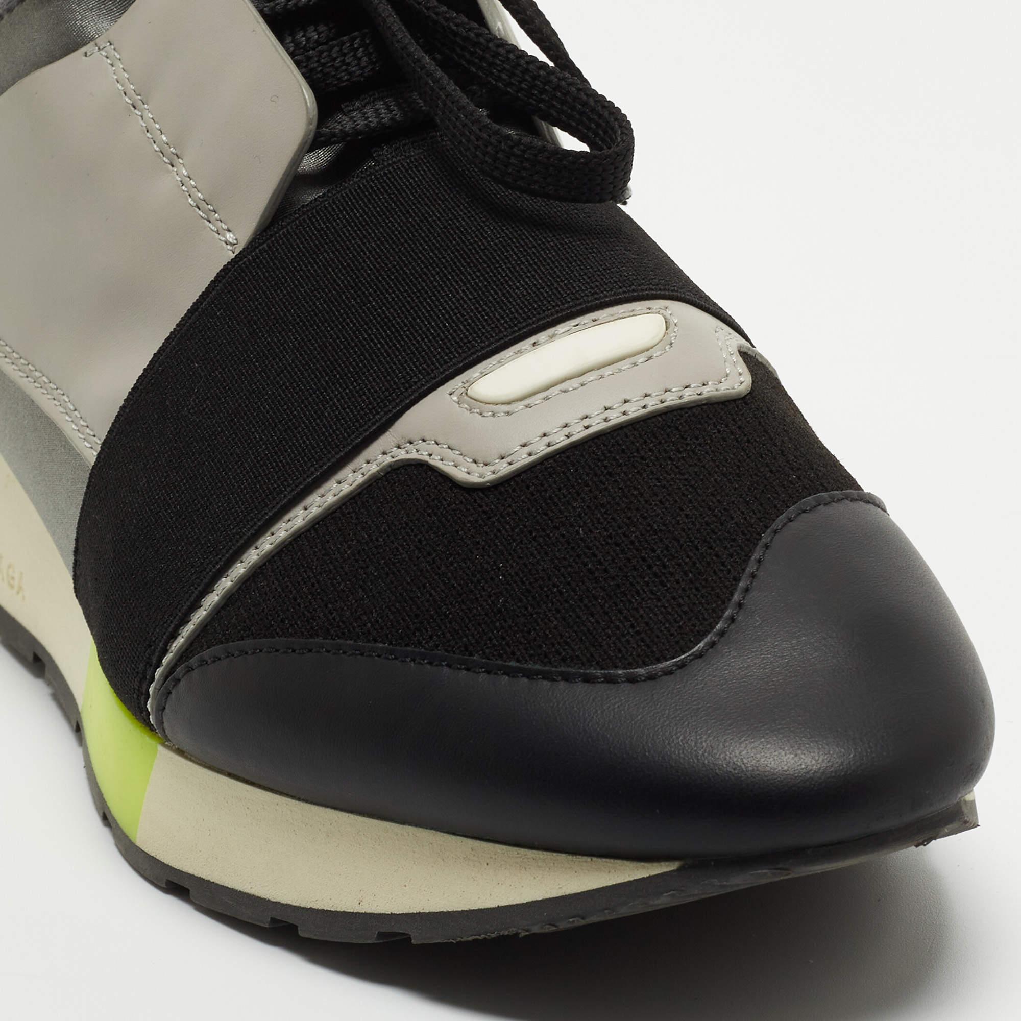 Balenciaga Tricolor Leather and Fabric Race Runner Low Top Sneakers In Good Condition For Sale In Dubai, Al Qouz 2