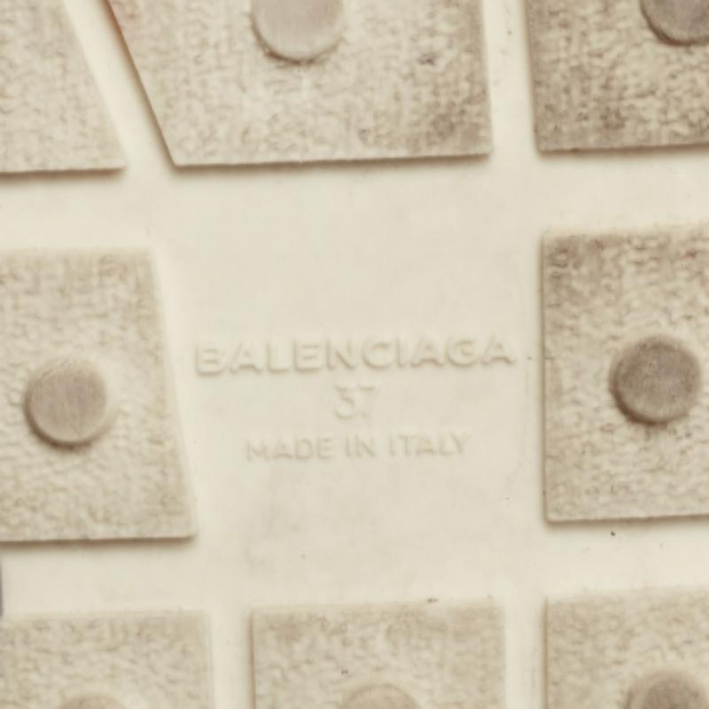 The Balenciaga Race Runner sneakers have been crafted from quality materials and feature a chic silhouette. They flaunt covered toes, strap detailing on the vamps, and tie-up fastenings. They are complete with a leather-lined insole and a tough base