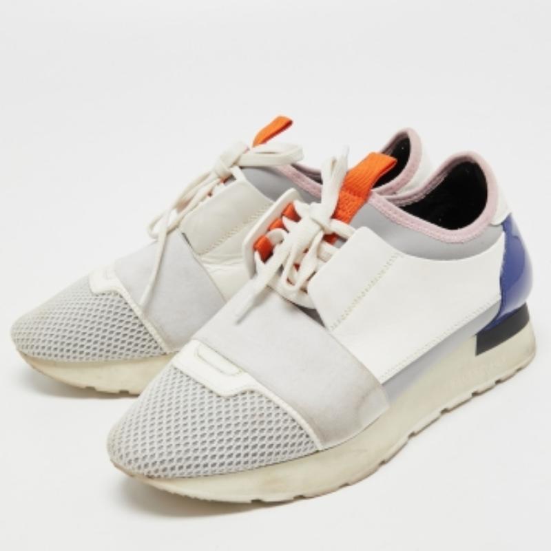 Balenciaga está preparado para impresionarte con estos impresionantes zapatos. Fabricados con materiales nobles, tienen la puntera cerrada. Este par de zapatos de diseño elevará tu factor de estilo.