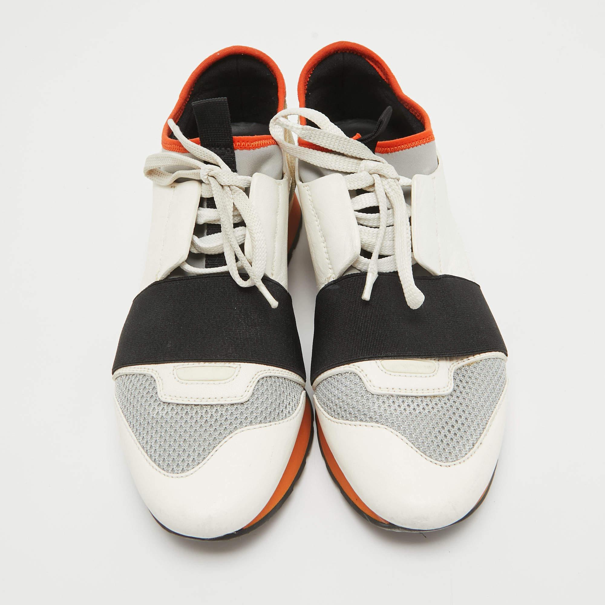 Elevate your footwear game with these Balenciaga sneakers. Combining high-end aesthetics and unmatched comfort, these sneakers are a symbol of modern luxury and impeccable taste.

