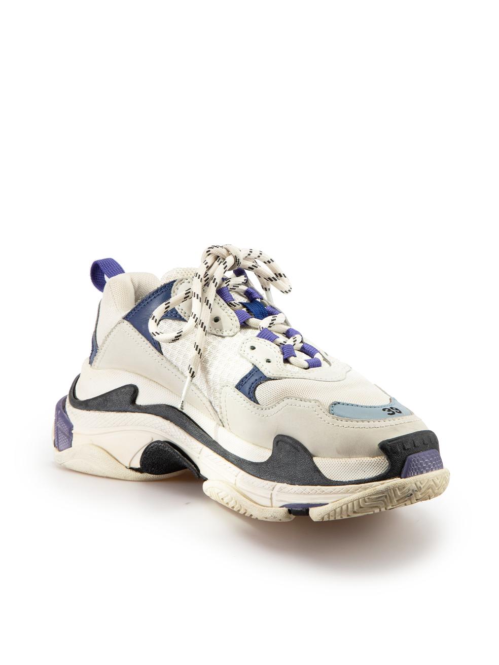 CONDITION is Good. General wear to trainers is evident. Moderate signs of wear to upper with a number of discoloured marks and scuffs found throughout on this used Balenciaga designer resale 
item.  

Details
Triple S
Multicolour
Cloth and