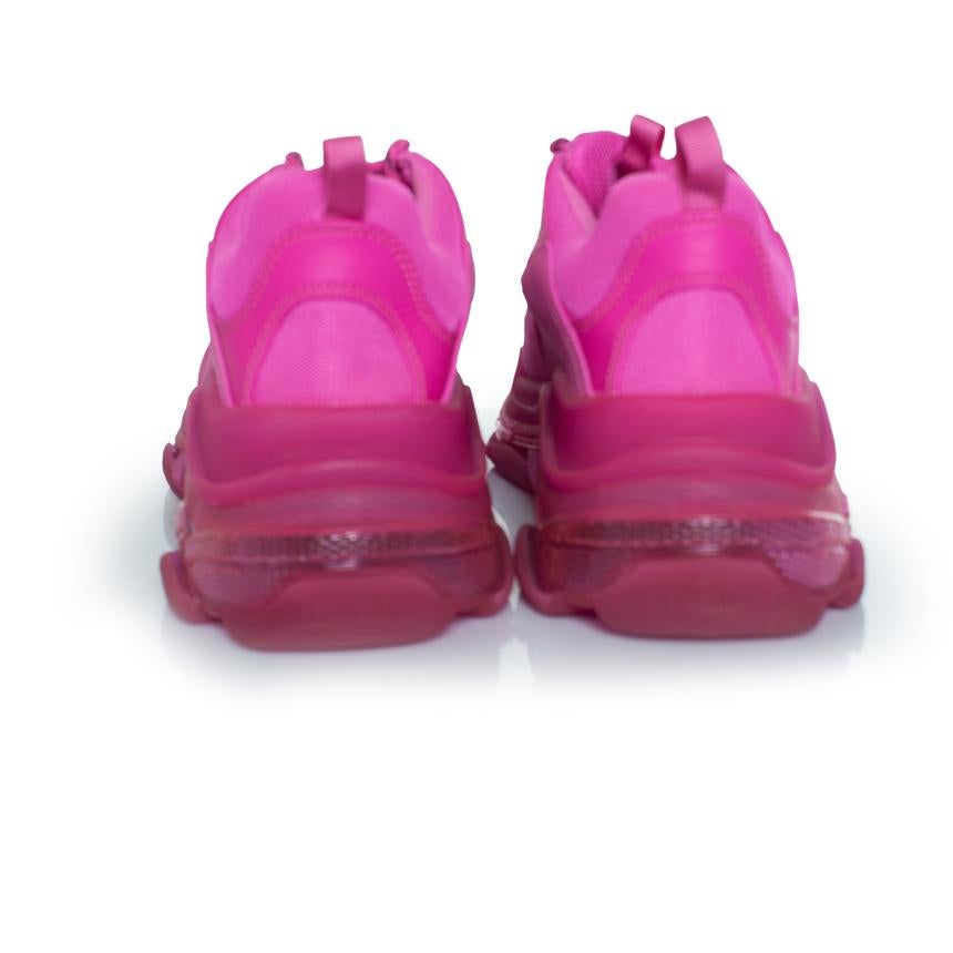 Balenciaga, Triple S en fucsia en venta 1