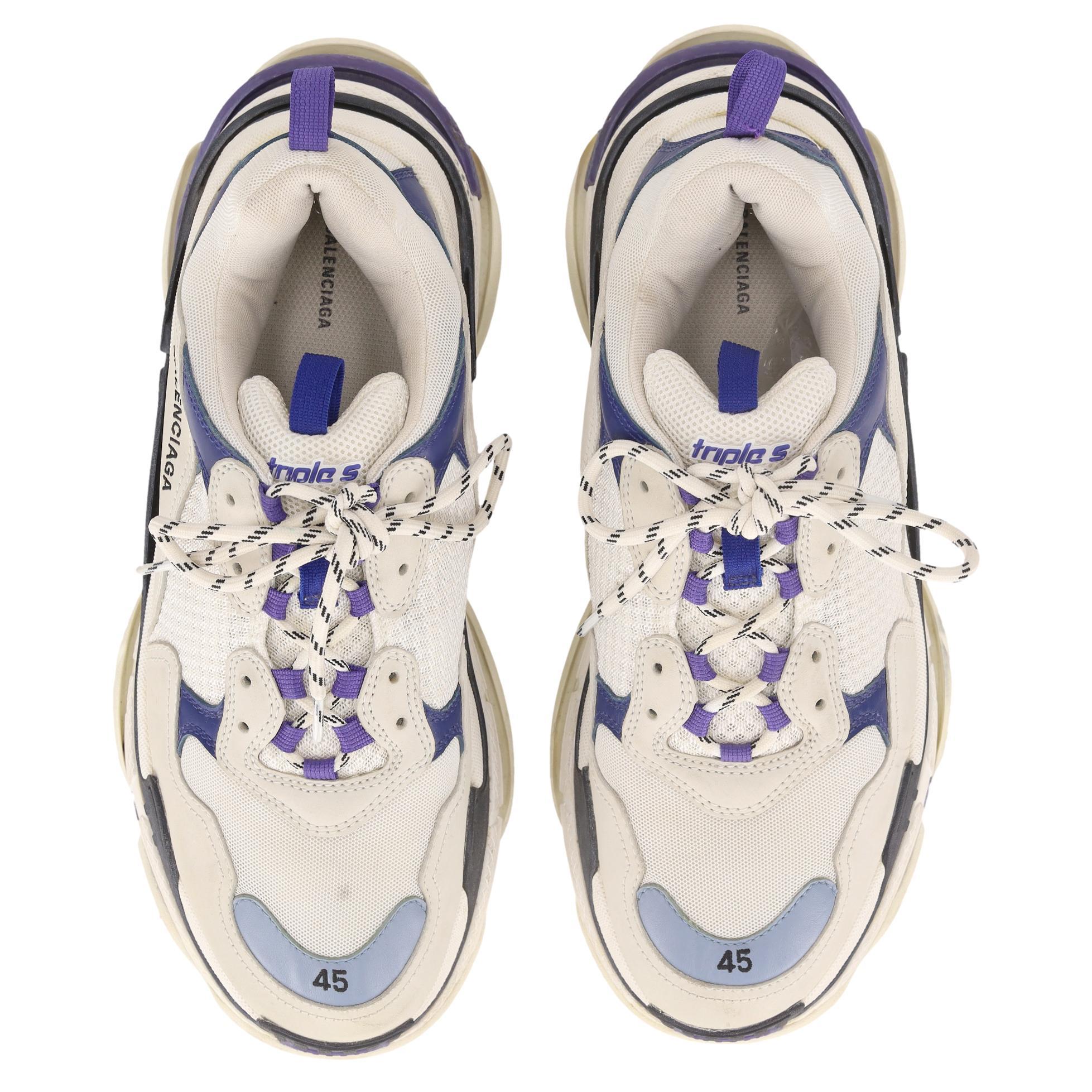 Balenciaga Sneakers Triple S in pelle, nabuk e mesh

Le scarpe da ginnastica Tripe S avorio sono realizzate in mesh, nubuck e pelle con lacci stile escursionista e doppia linguetta con accenti blu e viola a contrasto.

Caratterizzate dal marchio