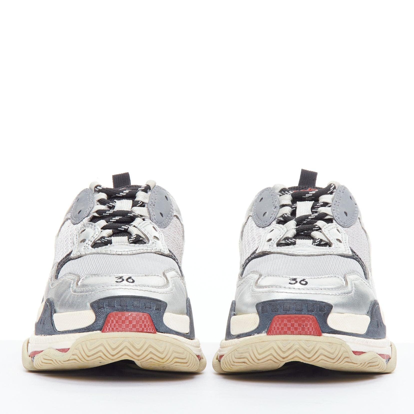 Argento BALENCIAGA Triple S argento con intersuola impilata e afflosciata, scarpe da ginnastica pesanti EU36 in vendita