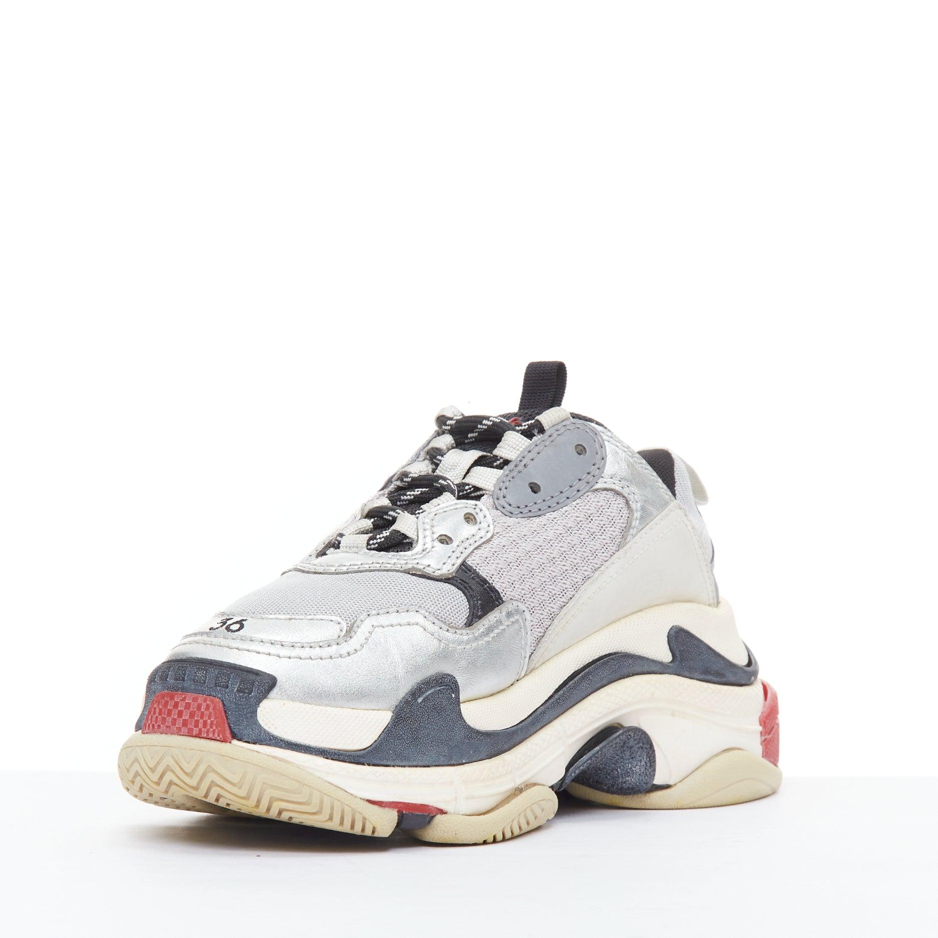 BALENCIAGA Triple S argento con intersuola impilata e afflosciata, scarpe da ginnastica pesanti EU36 In condizioni buone in vendita a Hong Kong, NT