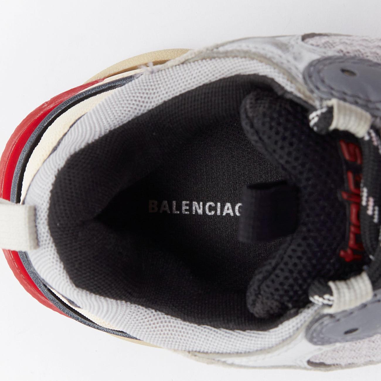 BALENCIAGA Triple S argento con intersuola impilata e afflosciata, scarpe da ginnastica pesanti EU36 in vendita 4