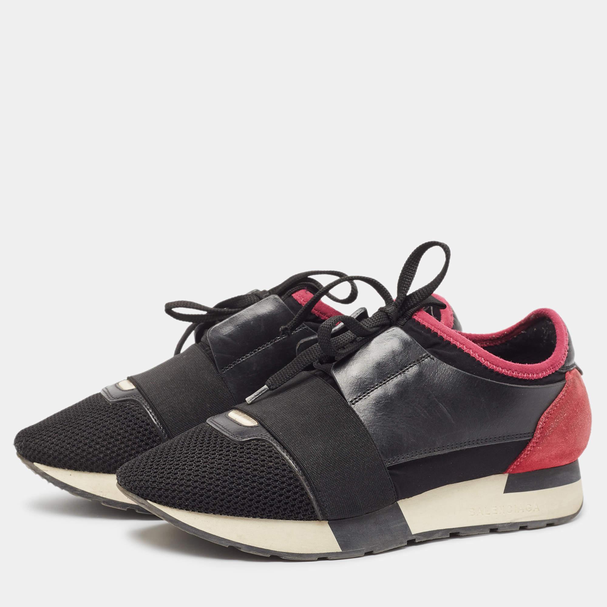 Coming in a classic silhouette these designer sneakers are a seamless combination of luxury comfort and style. These sneakers are designed with signature details and comfortable insoles.