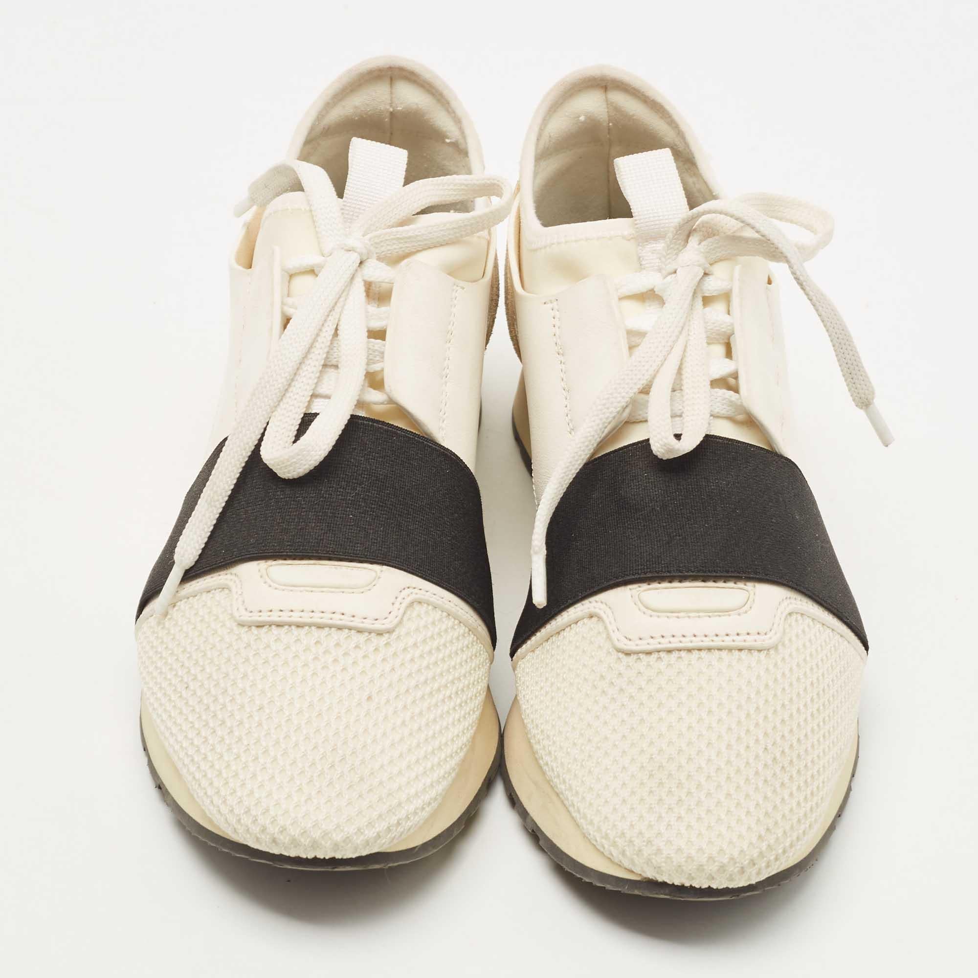 Coming in a classic silhouette, these Balenciaga sneakers are a seamless combination of luxury, comfort, and style. These sneakers are designed with signature details and comfortable insoles.

