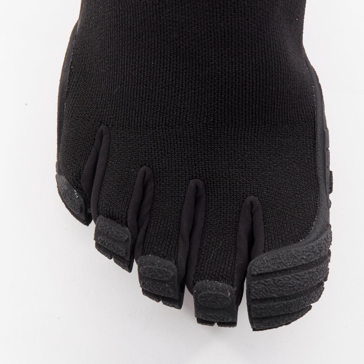 BALENCIAGA Vibram Toe schwarzer Stoff fünf Zehen hohe Strick-Sneaker-Stiefel EU37 im Angebot 1