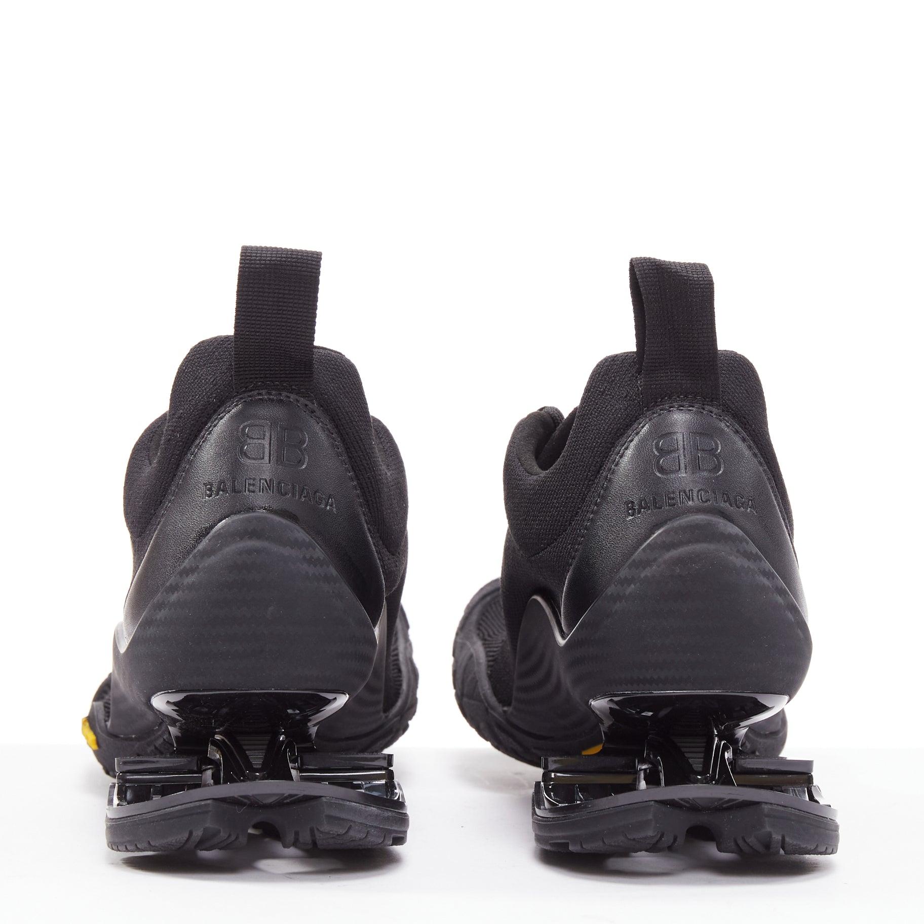BALENCIAGA Vibram Toe black technical 5-toe suspension heel sneakers EU37 In New Condition For Sale In Hong Kong, NT