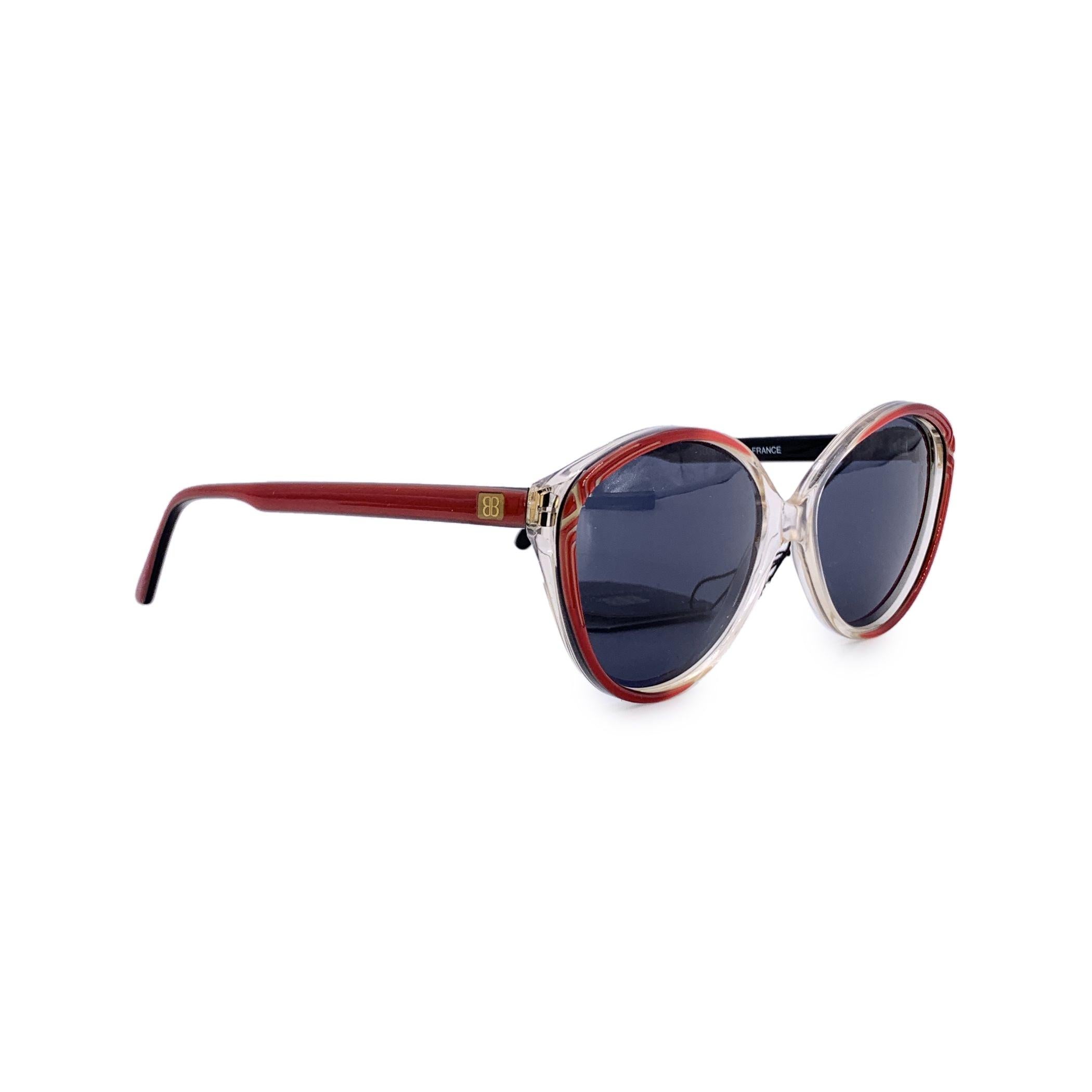 Soft, sculptural, and unmistakably '80s, the Balenciaga vintage model 2709-RD sunglasses are a rare Parisian dream brought to life. Made in France with unmistakable craftsmanship, this model features black and red acetate frame, subtly translucent