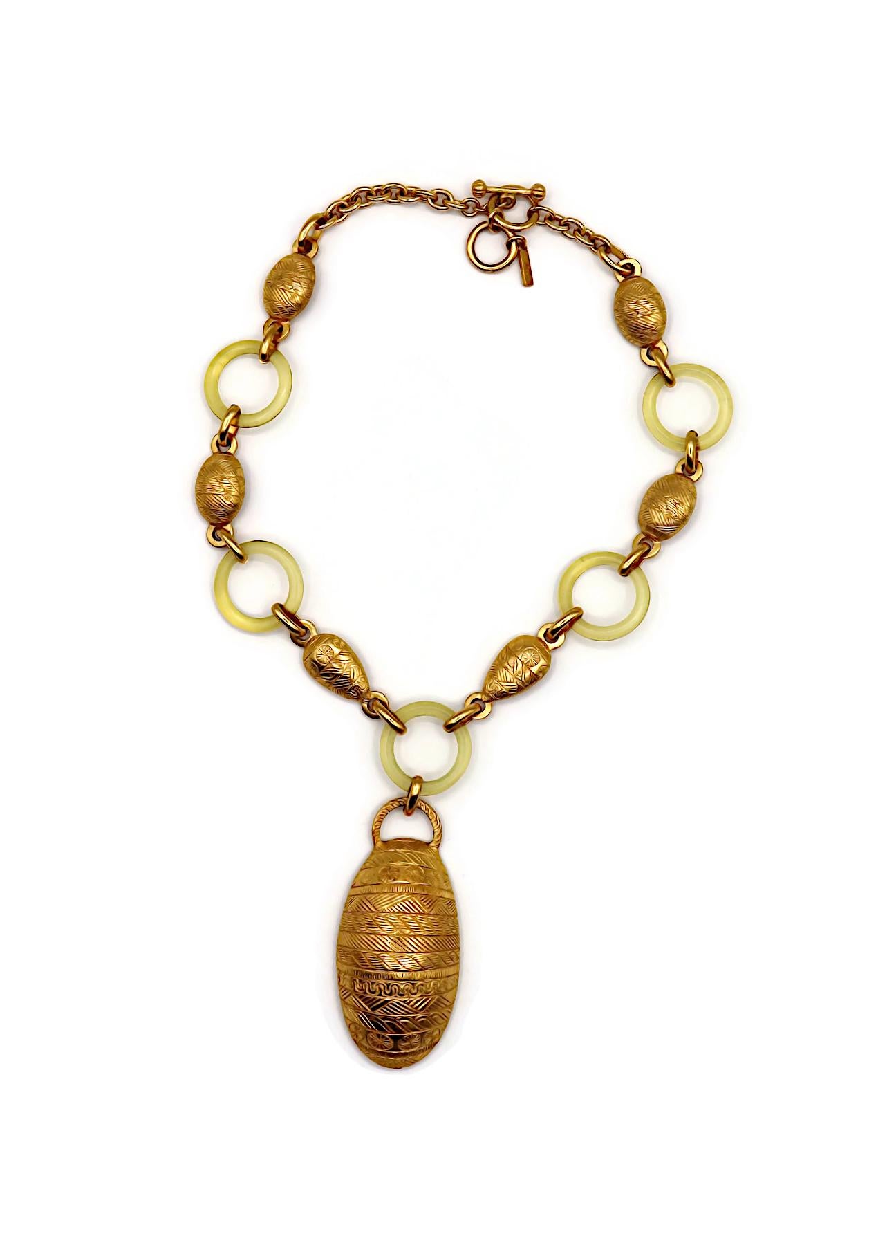 BALENCIAGA Vintage Gold Tone and Resin African Tribal Motif Pendant Necklace In Good Condition For Sale In Nice, FR