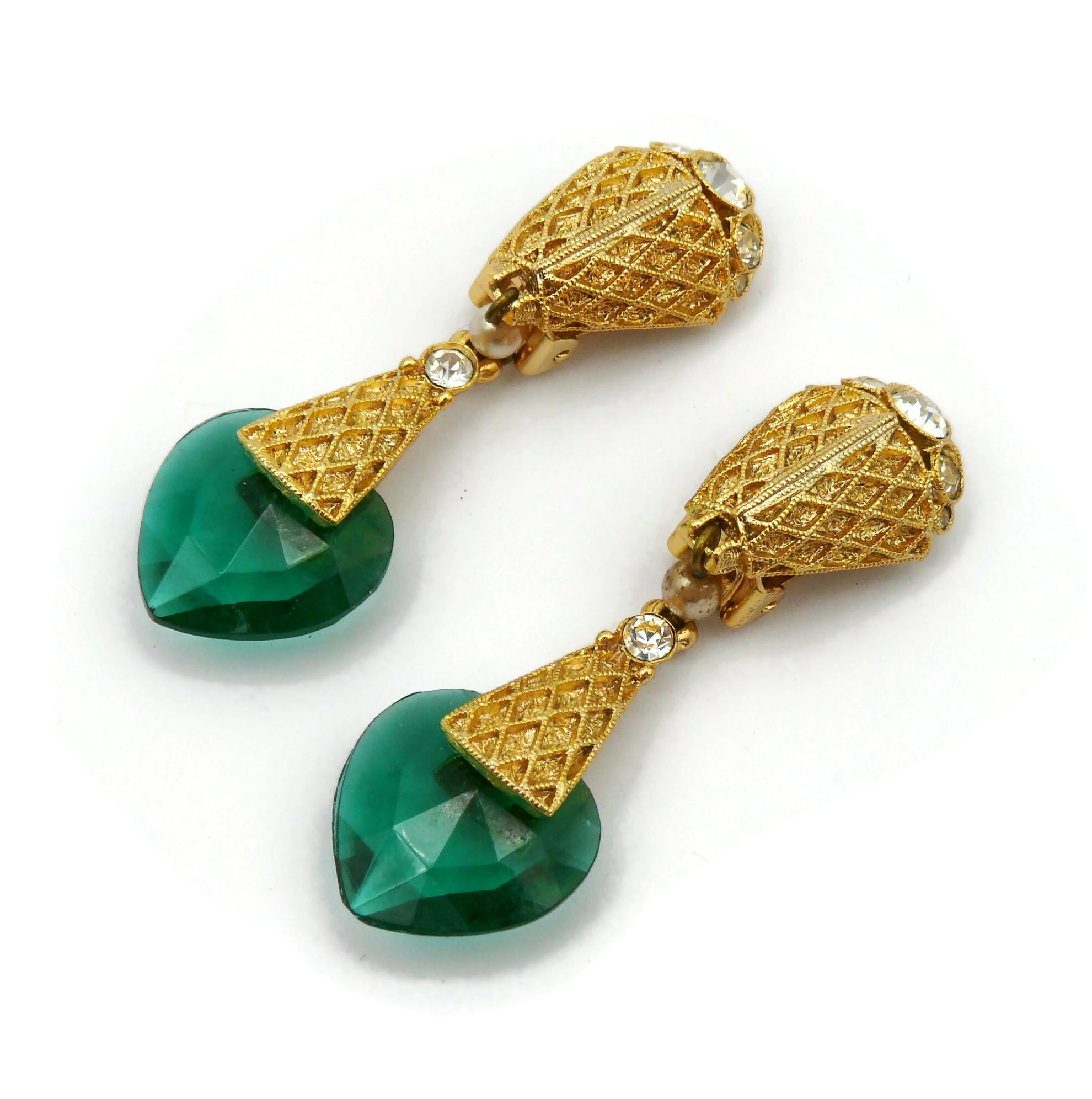 BALENCIAGA Vintage Gold Tone Green Glass Heart Dangling Earrings In Good Condition For Sale In Nice, FR