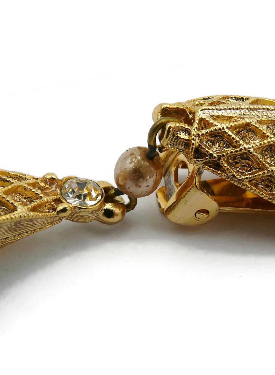 BALENCIAGA Vintage Gold Tone Green Glass Heart Dangling Earrings For Sale 4