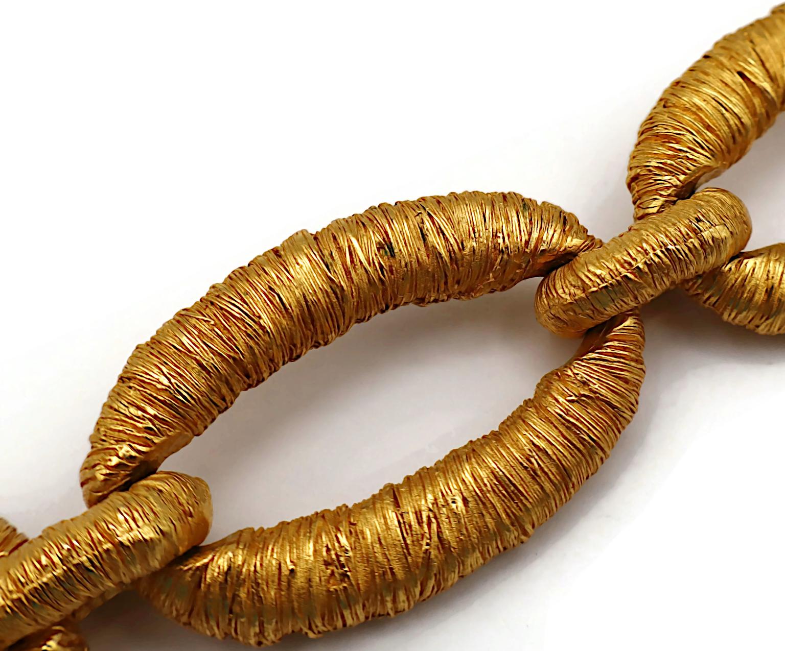 BALENCIAGA Vintage Gold Tone Textured Link Necklace in vendita 9
