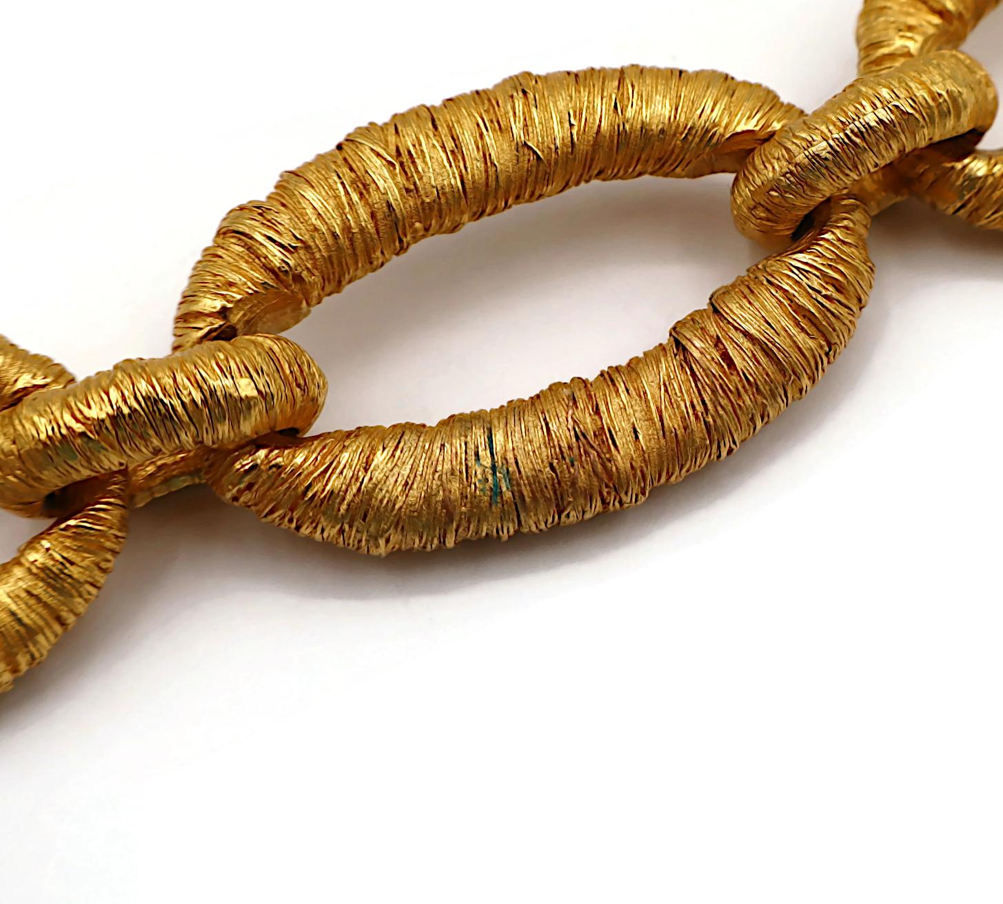 BALENCIAGA Vintage Gold Tone Textured Link Necklace in vendita 10